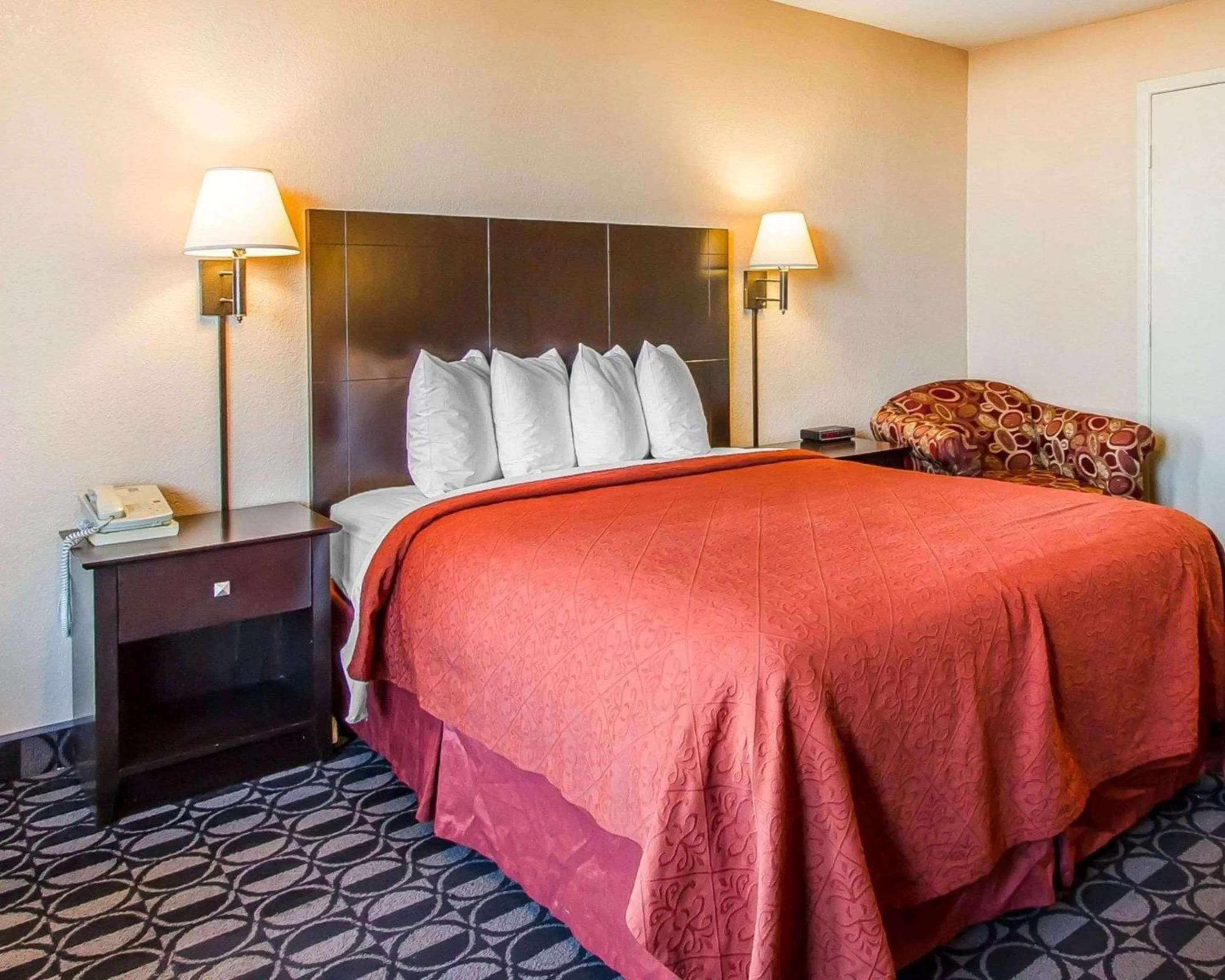 Photo of the whole room in Quality Inn Ada near University