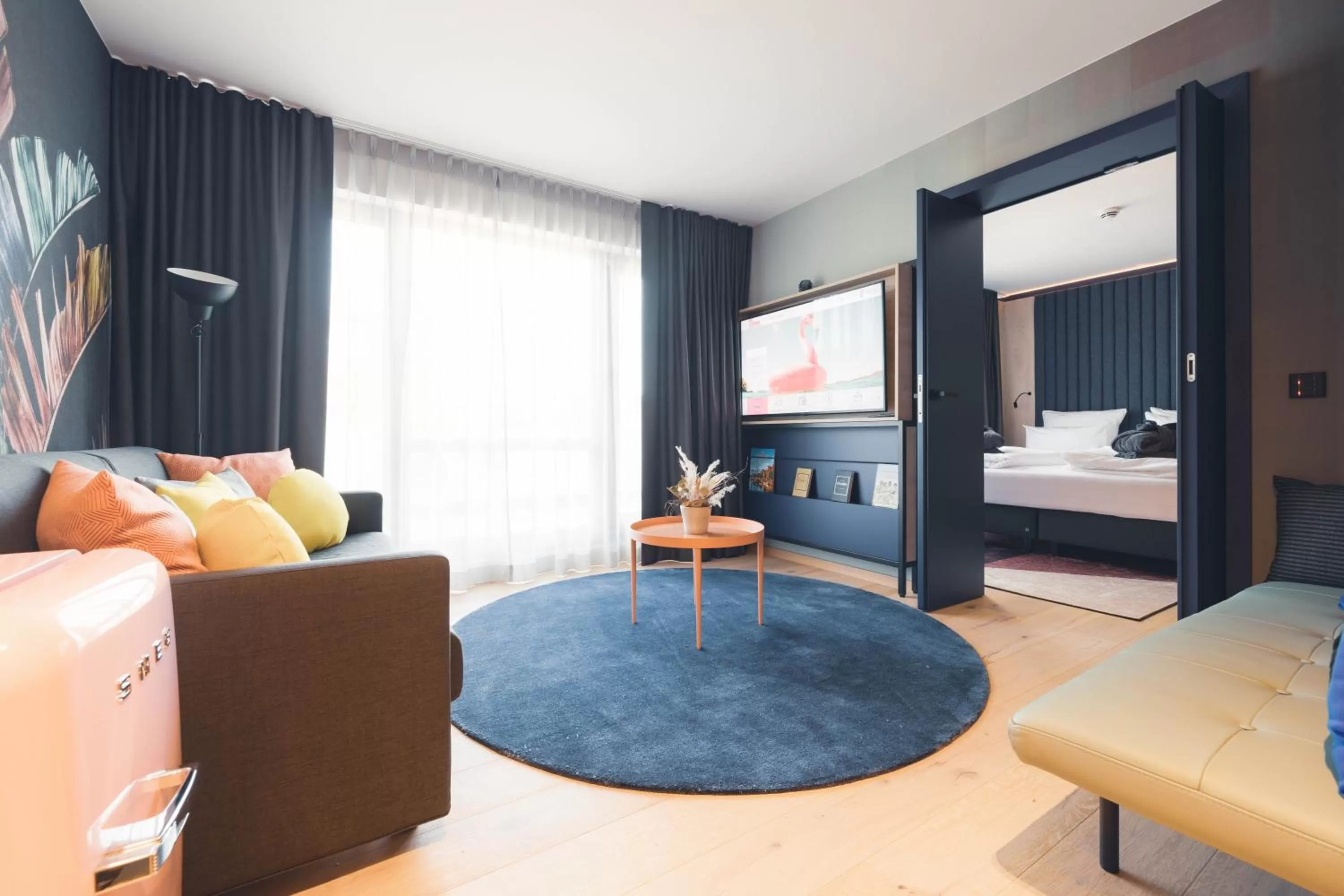 Photo of the whole room, Bed in The Flamingo