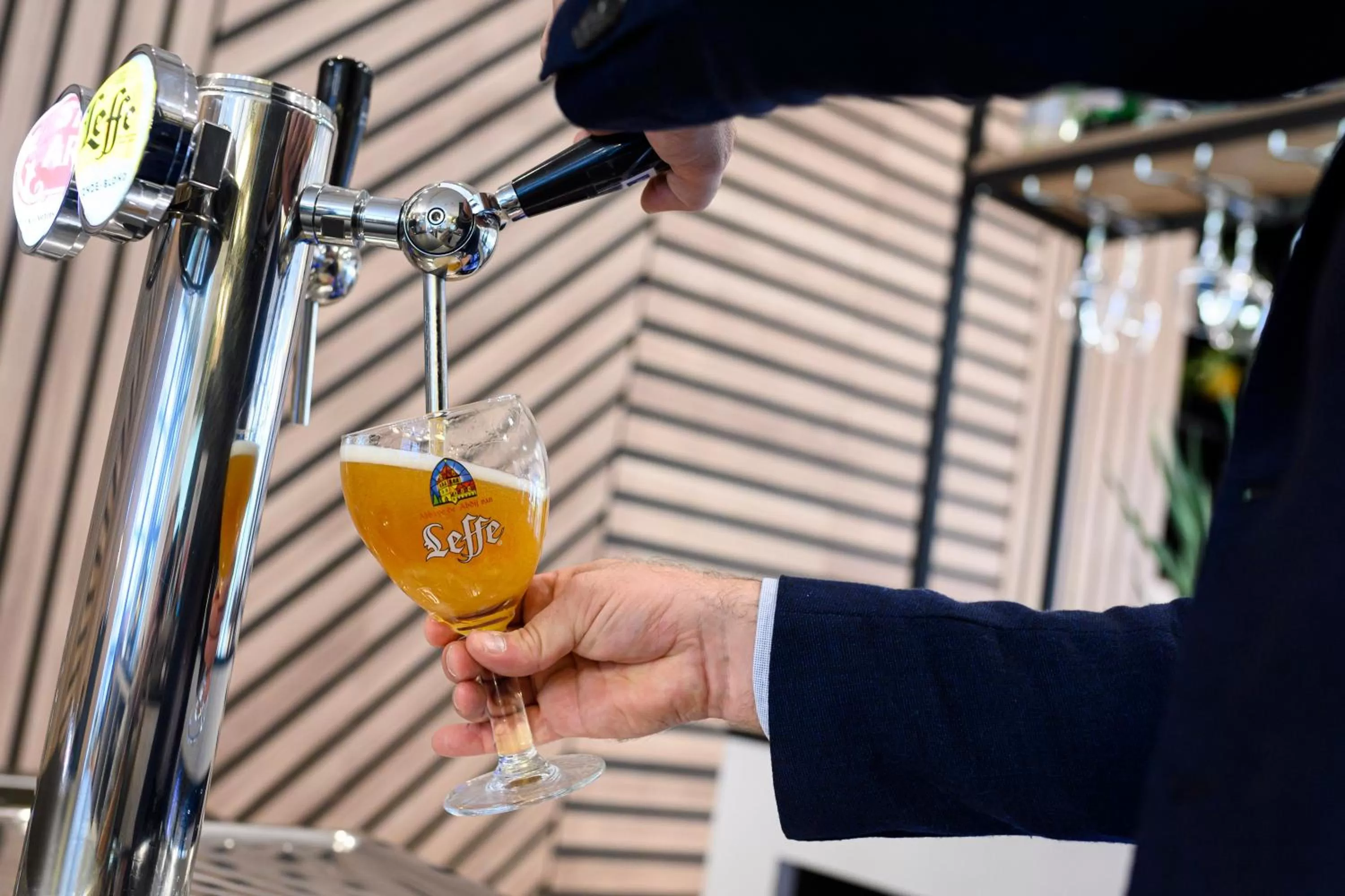 Lounge or bar in Holiday Inn Brussels Schuman by IHG