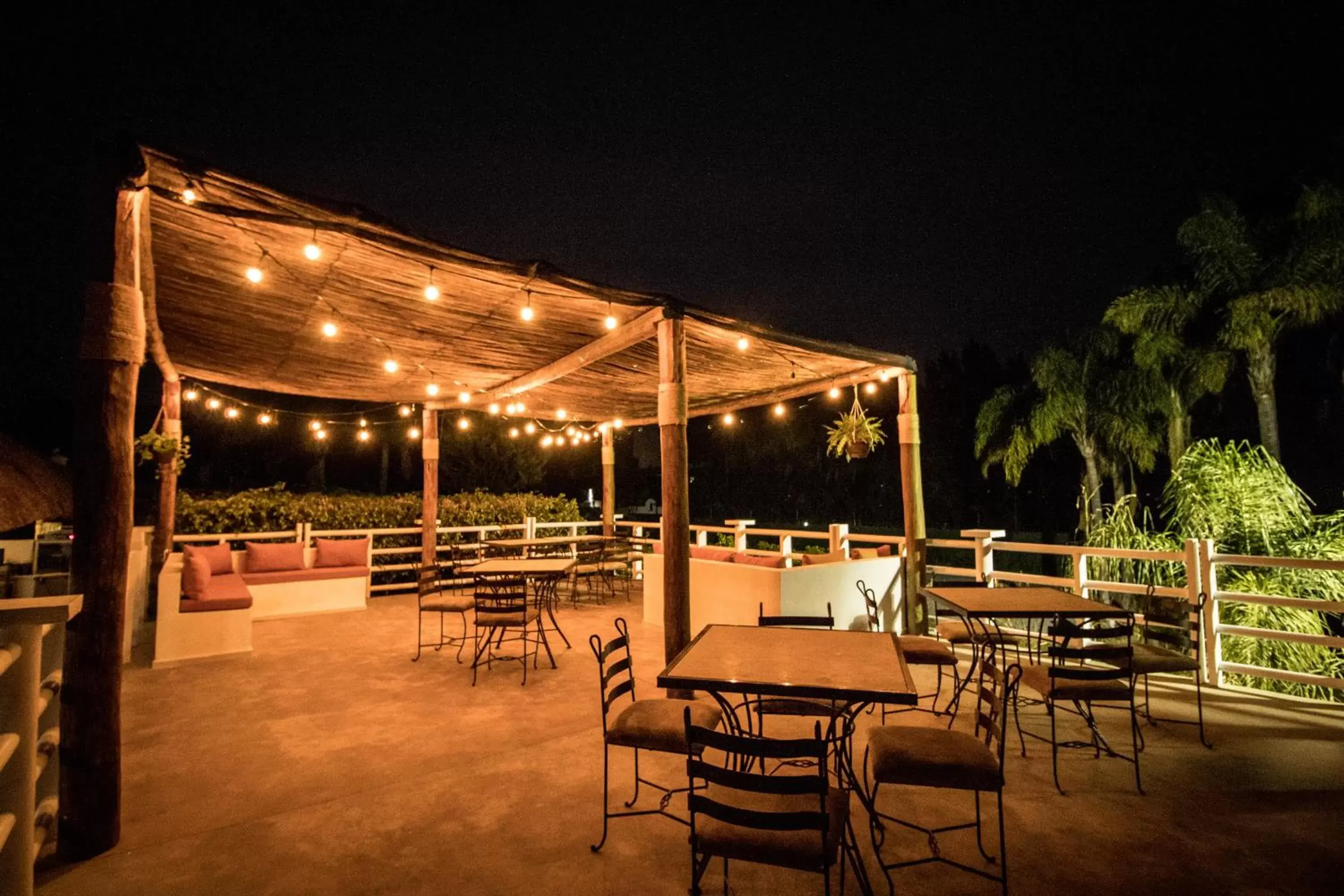 Balcony/Terrace, Restaurant/Places to Eat in Río Tinto Hotel Boutique