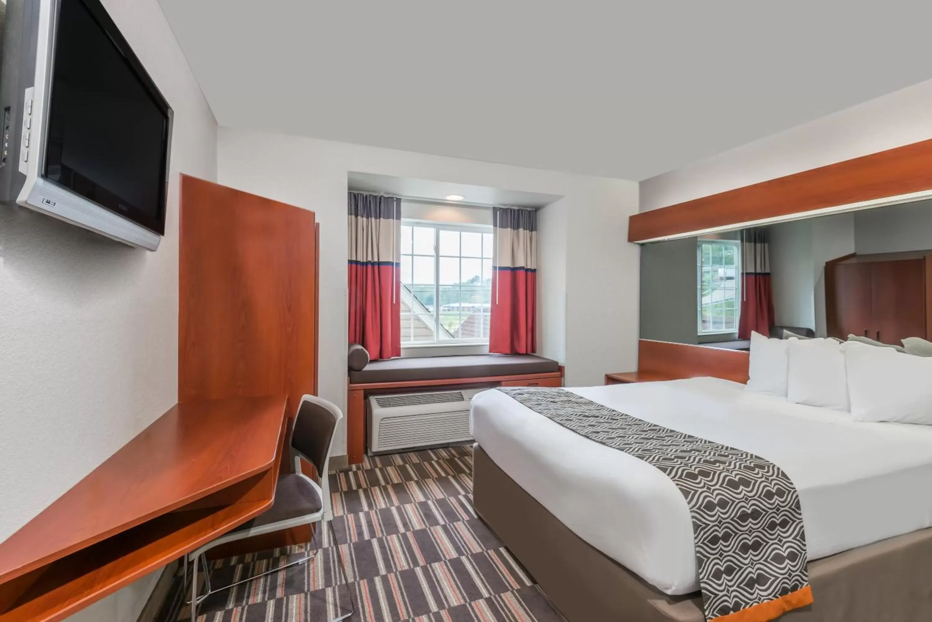 Bed, TV/Entertainment Center in SureStay Plus Hotel by Best Western Morgantown