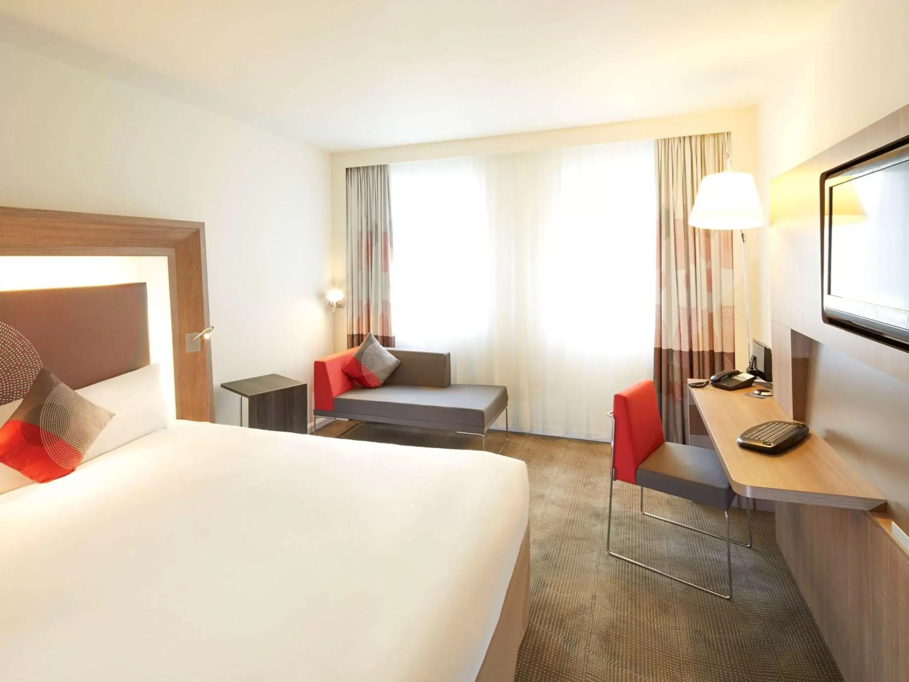 Photo of the whole room, Bed in Novotel Mechelen Centrum