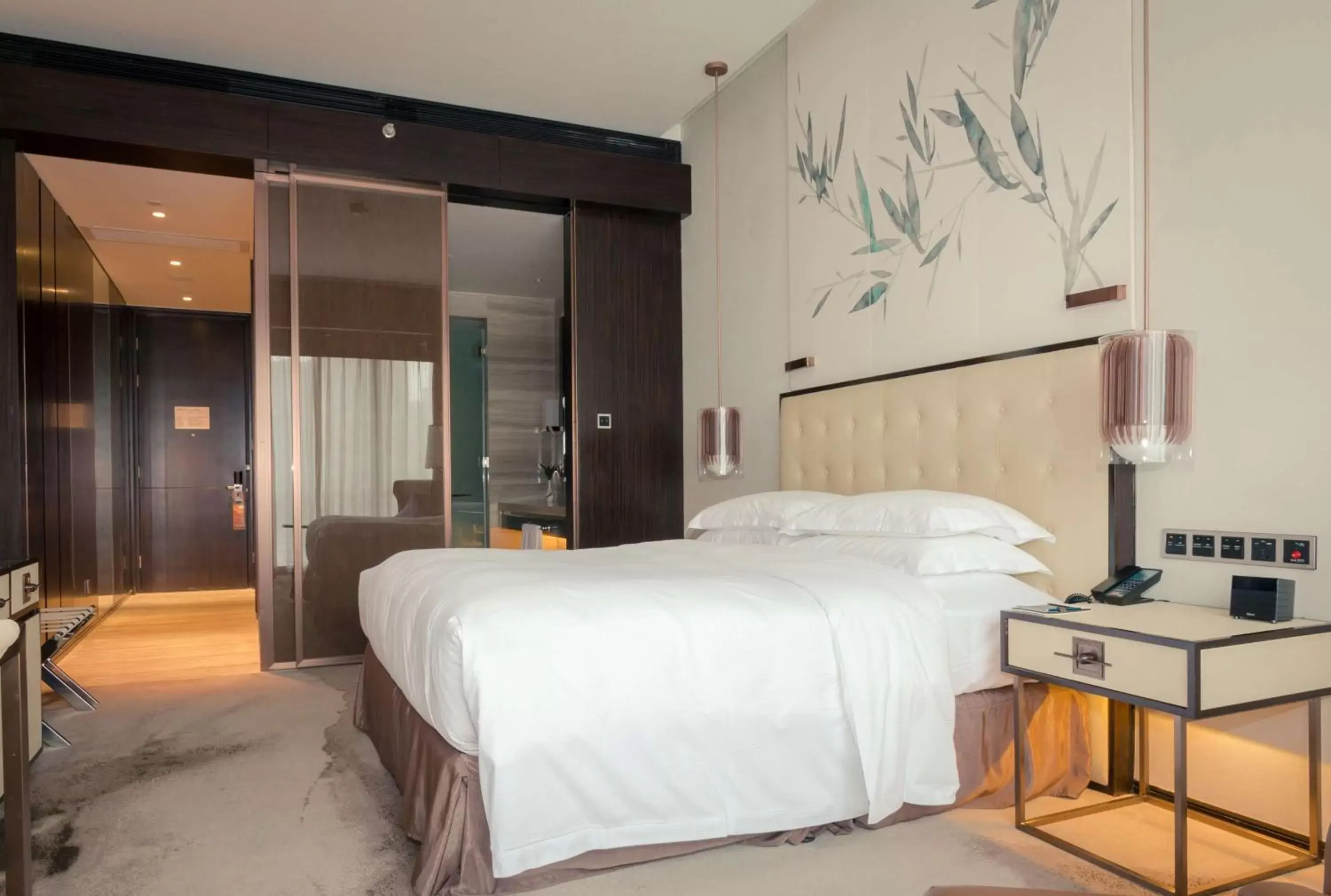 Photo of the whole room, Bed in Hilton Shenzhen Futian, Metro Station at Hotel Front Door, Close to Futian Convention & Exhibition Center