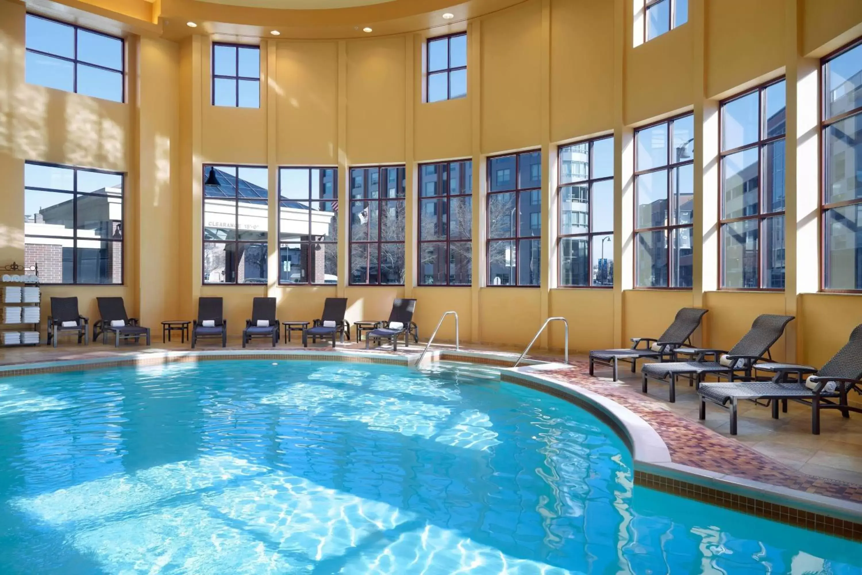 Swimming Pool in Marriott Bloomington Normal Hotel and Conference Center