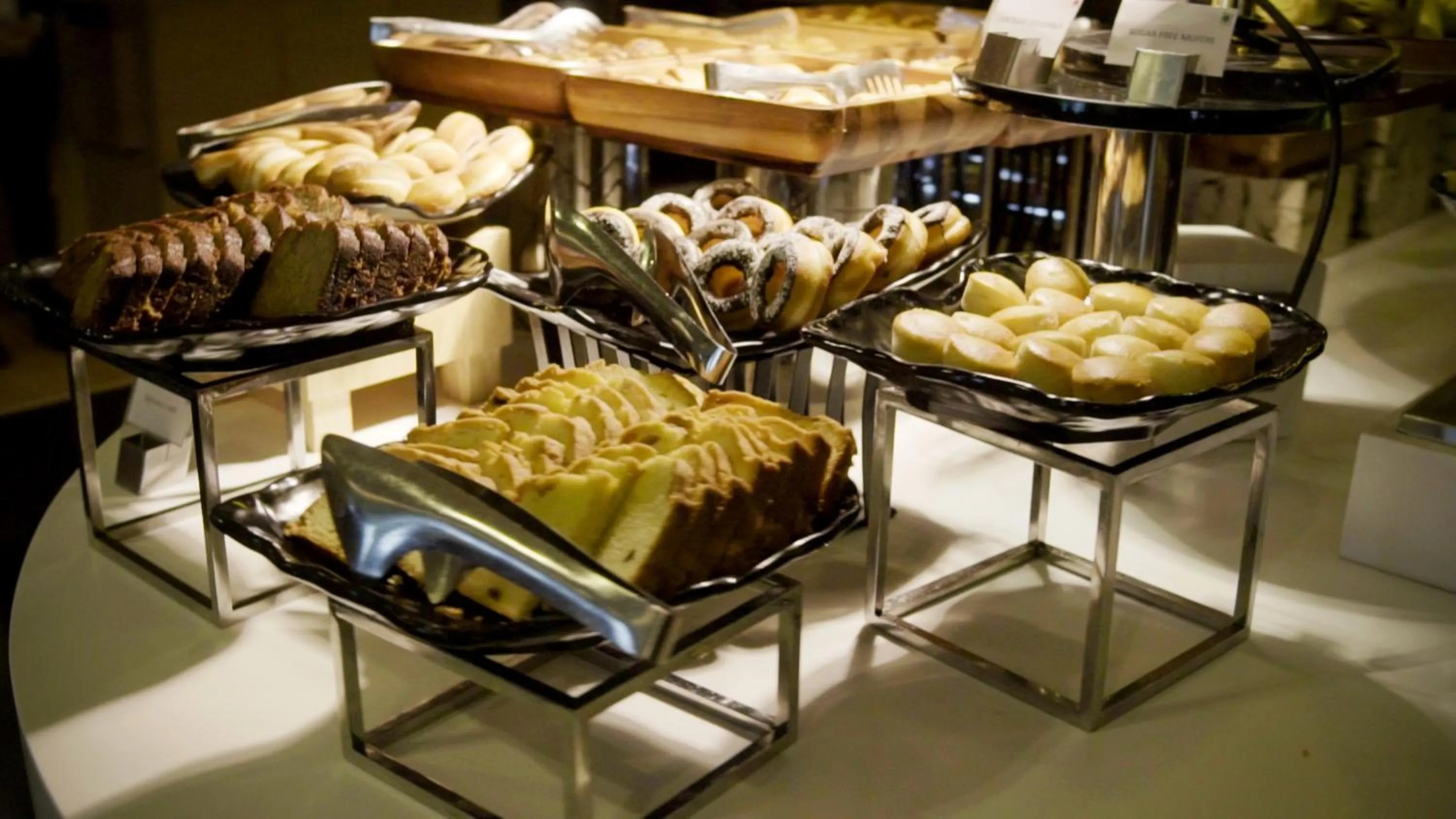 Breakfast in Radisson Gurugram Udyog Vihar