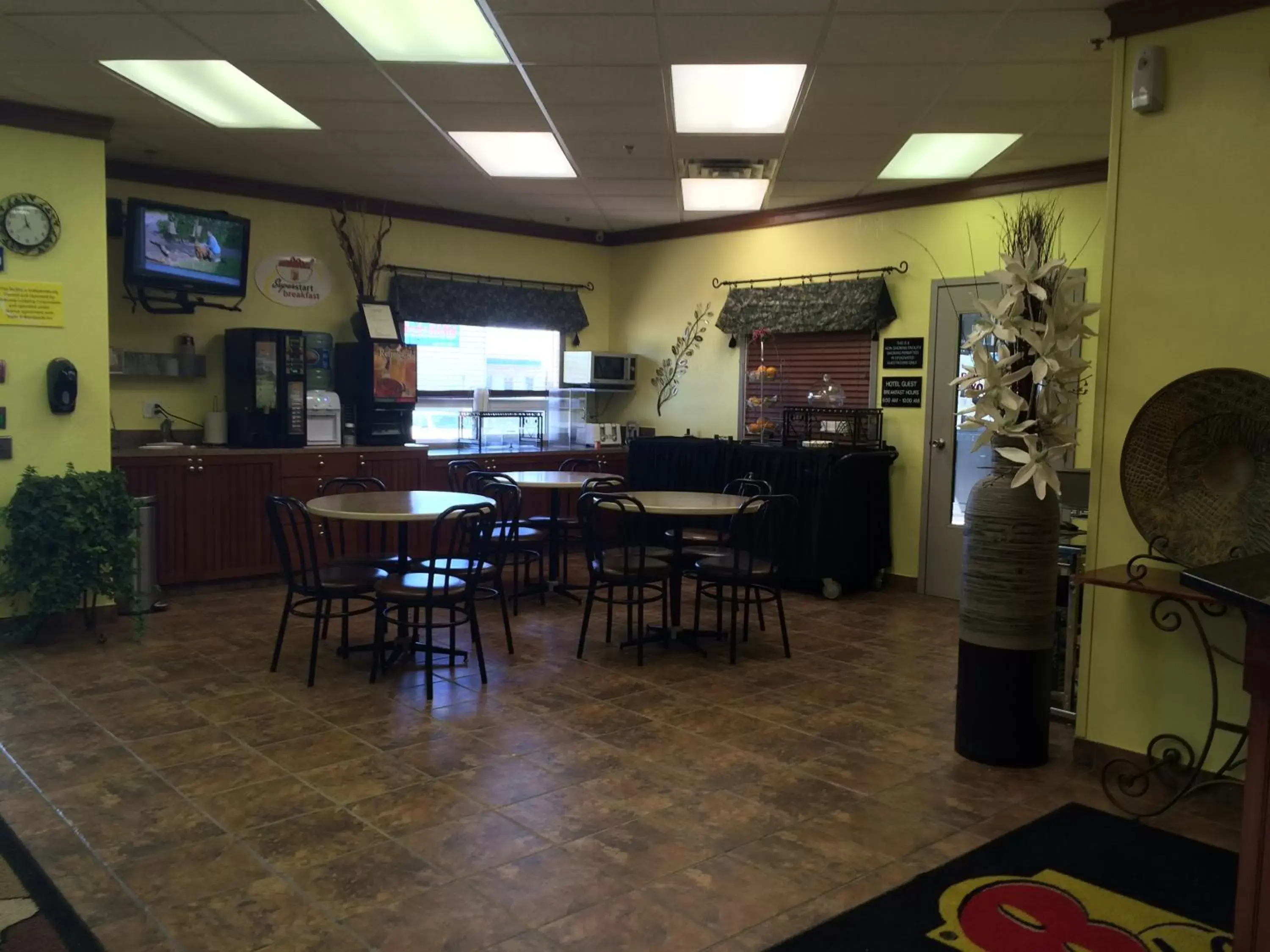 Lobby or reception, Restaurant/Places to Eat in Super 8 by Wyndham Drayton Valley