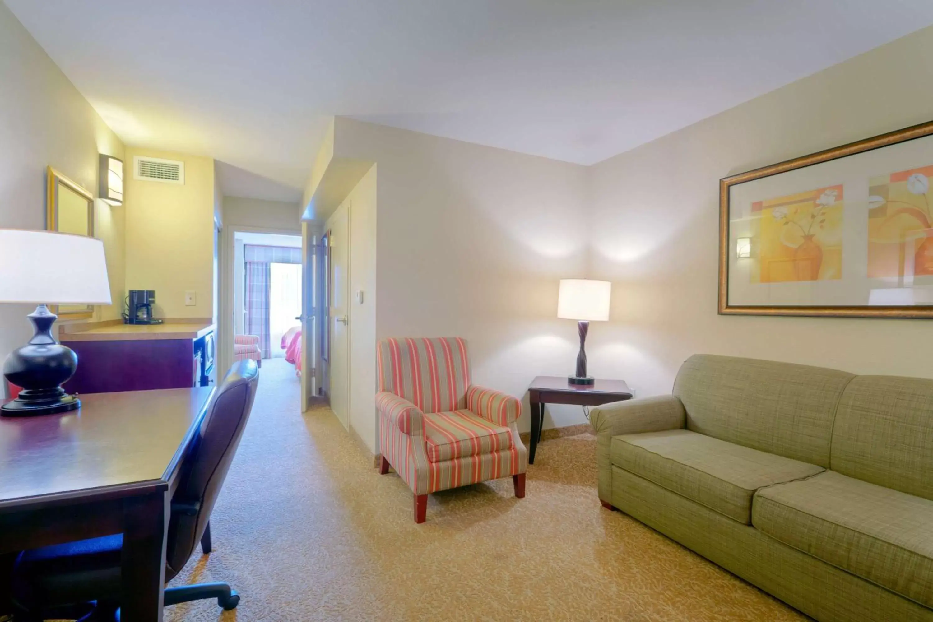 Photo of the whole room, Seating Area in Country Inn & Suites by Radisson, Petersburg, VA