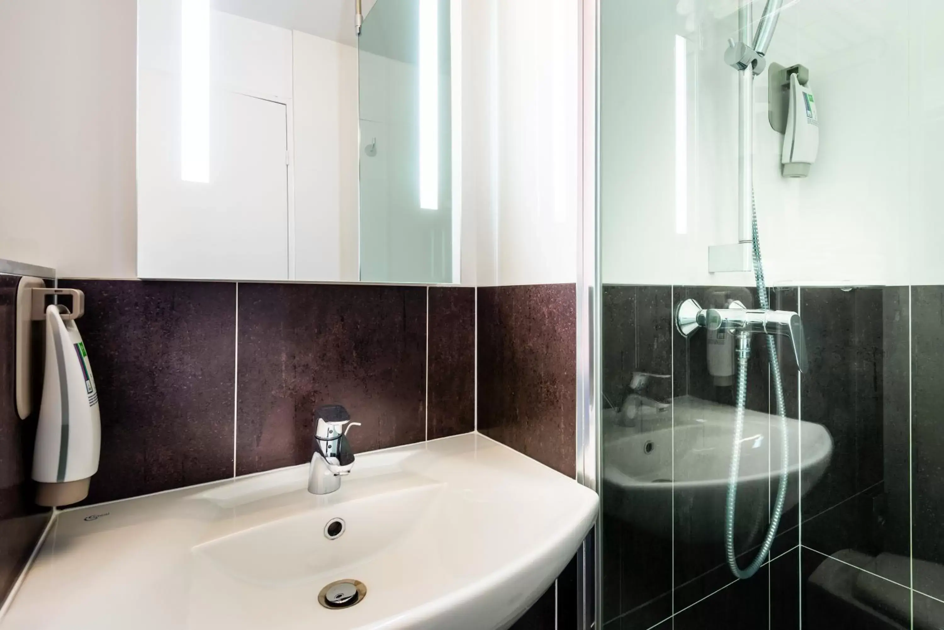 Shower, Bathroom in ibis Styles Reims Centre