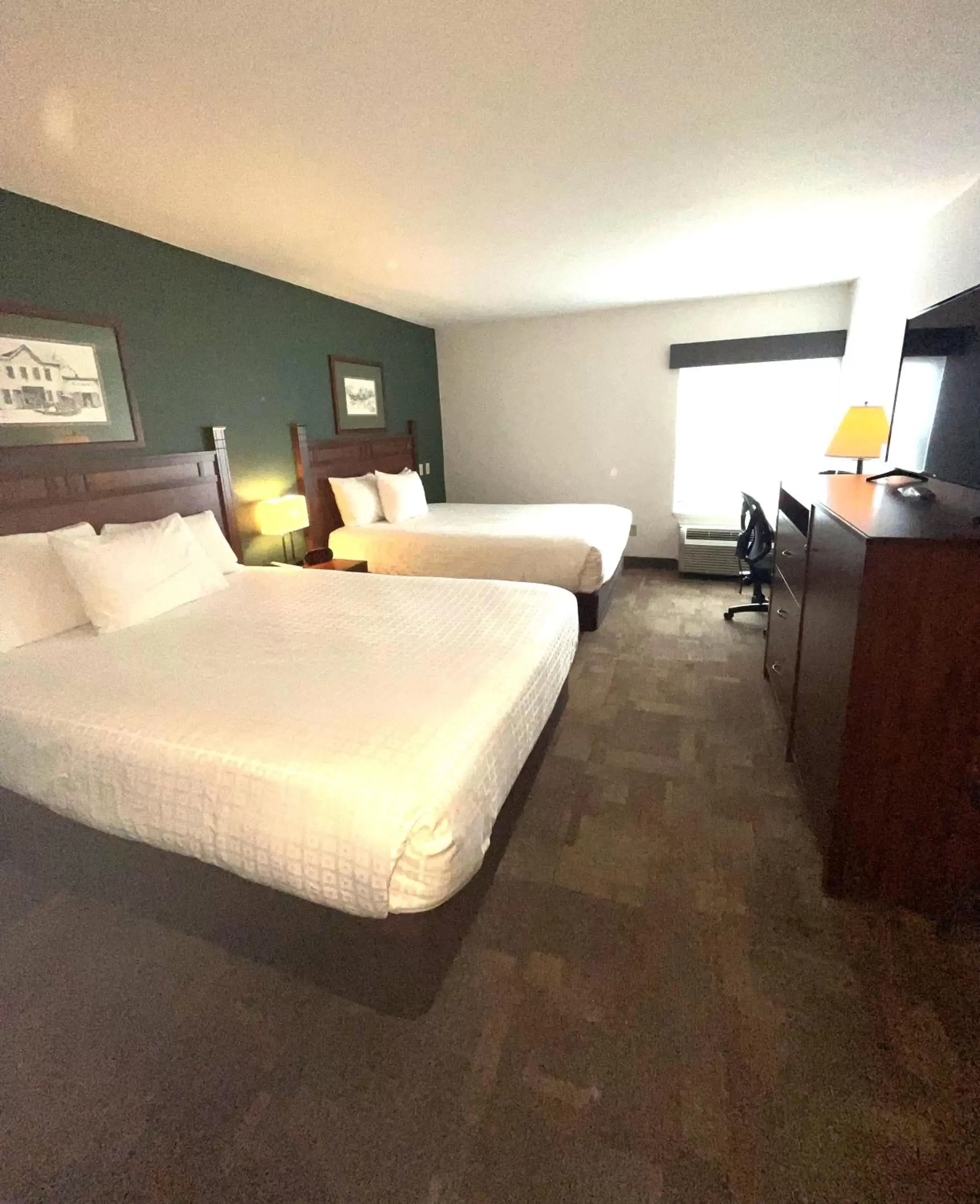 Bedroom, Bed in Boothill Inn and Suites