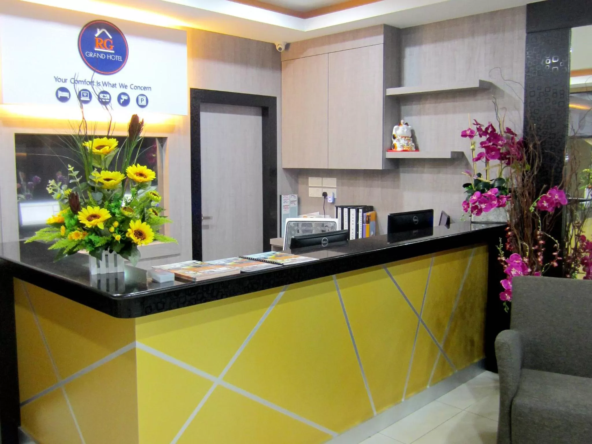 Lobby or reception in RG Grand Hotel