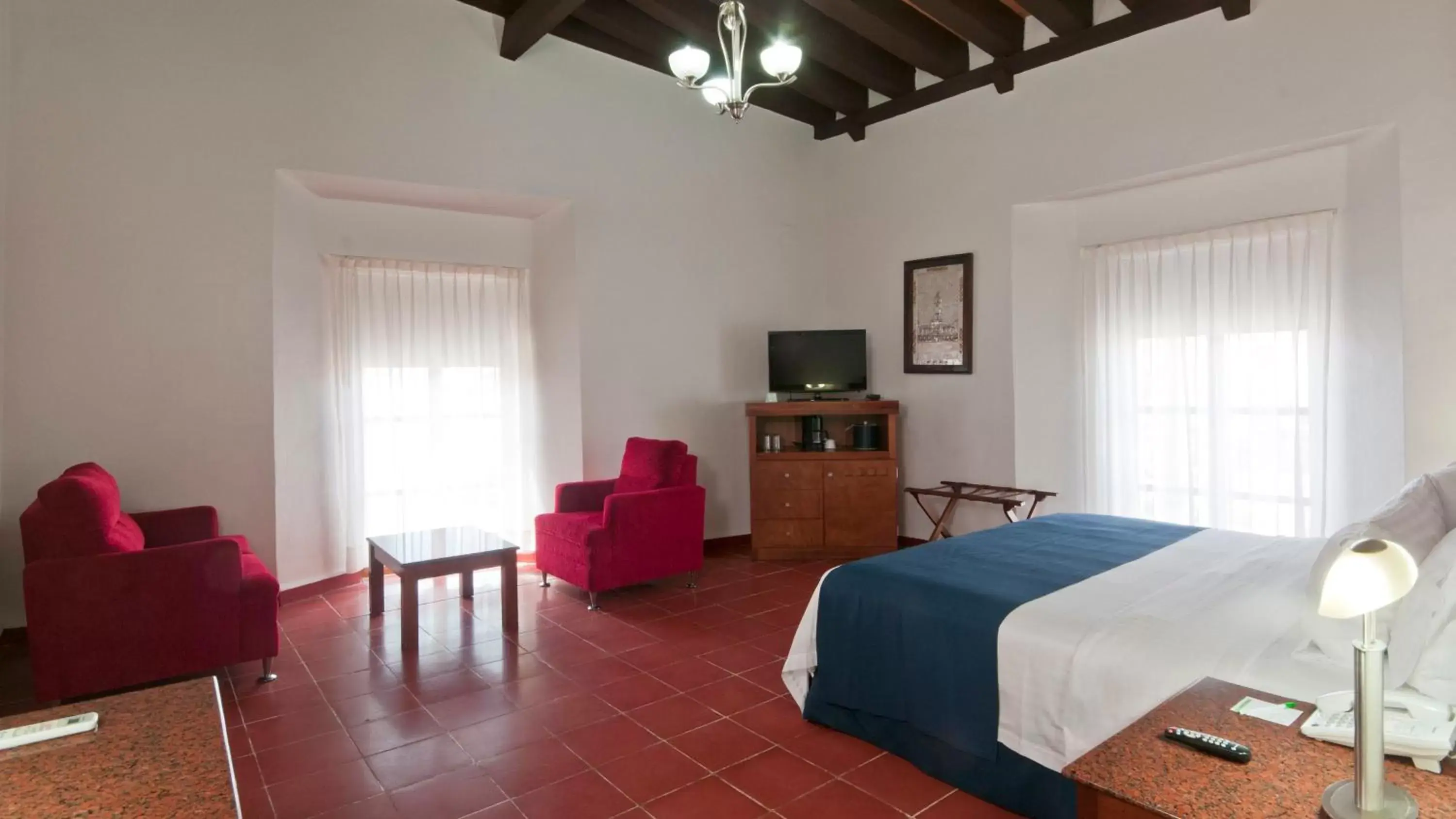 Photo of the whole room, TV/Entertainment Center in Holiday Inn Veracruz-Centro Historico, an IHG Hotel