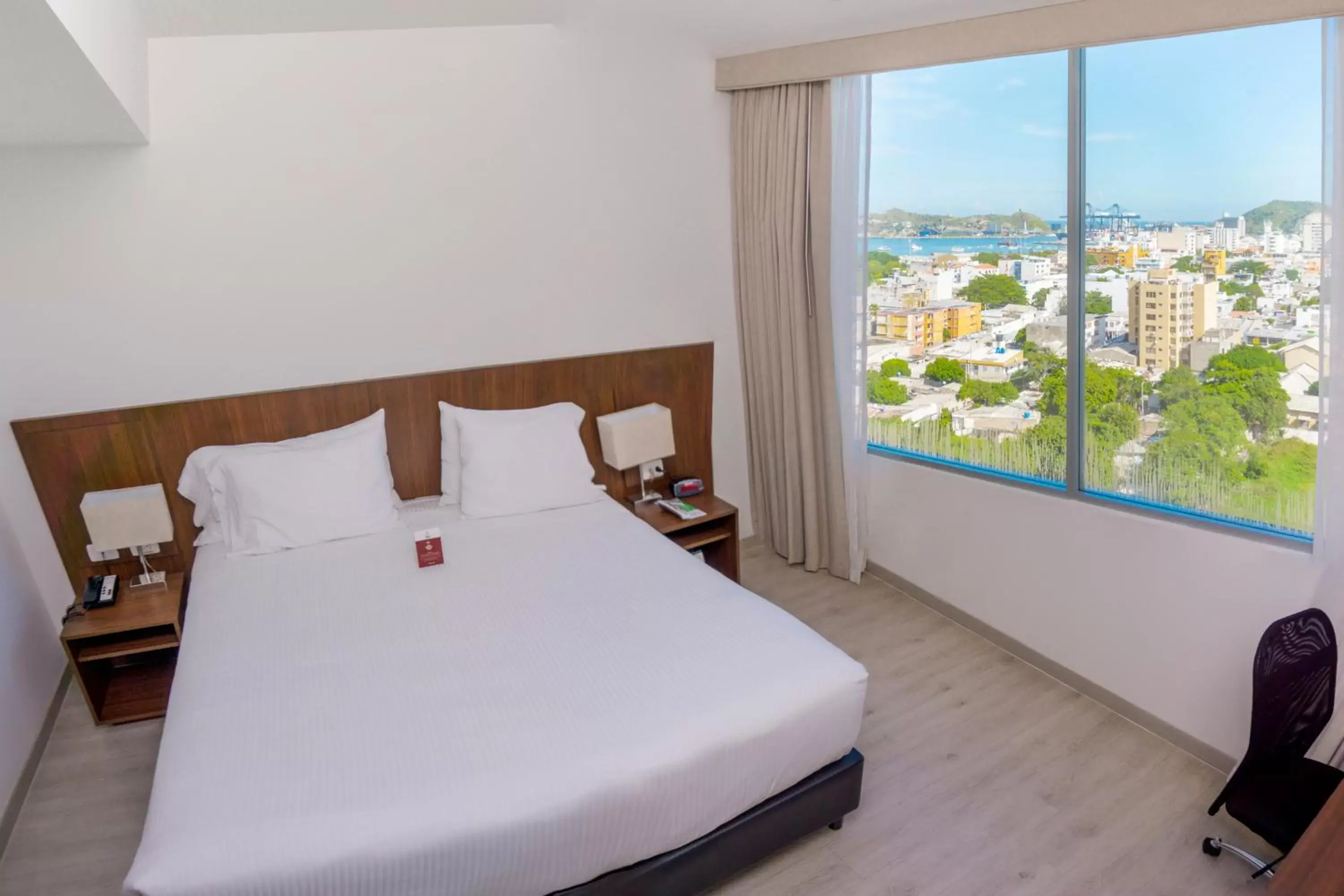 Sea view, Bed in Best Western Plus Santa Marta Hotel