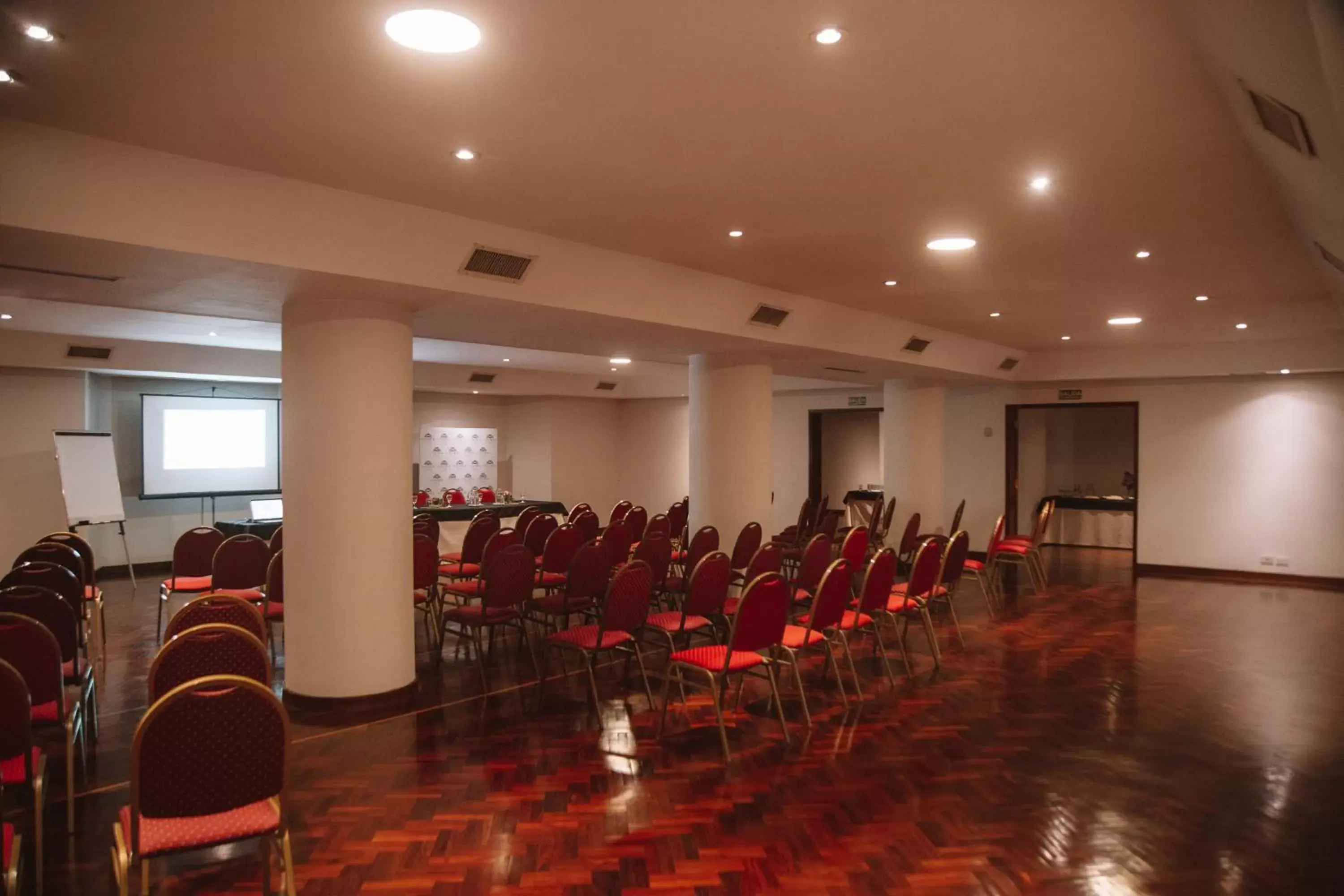 Business facilities in Casa Real Hotel