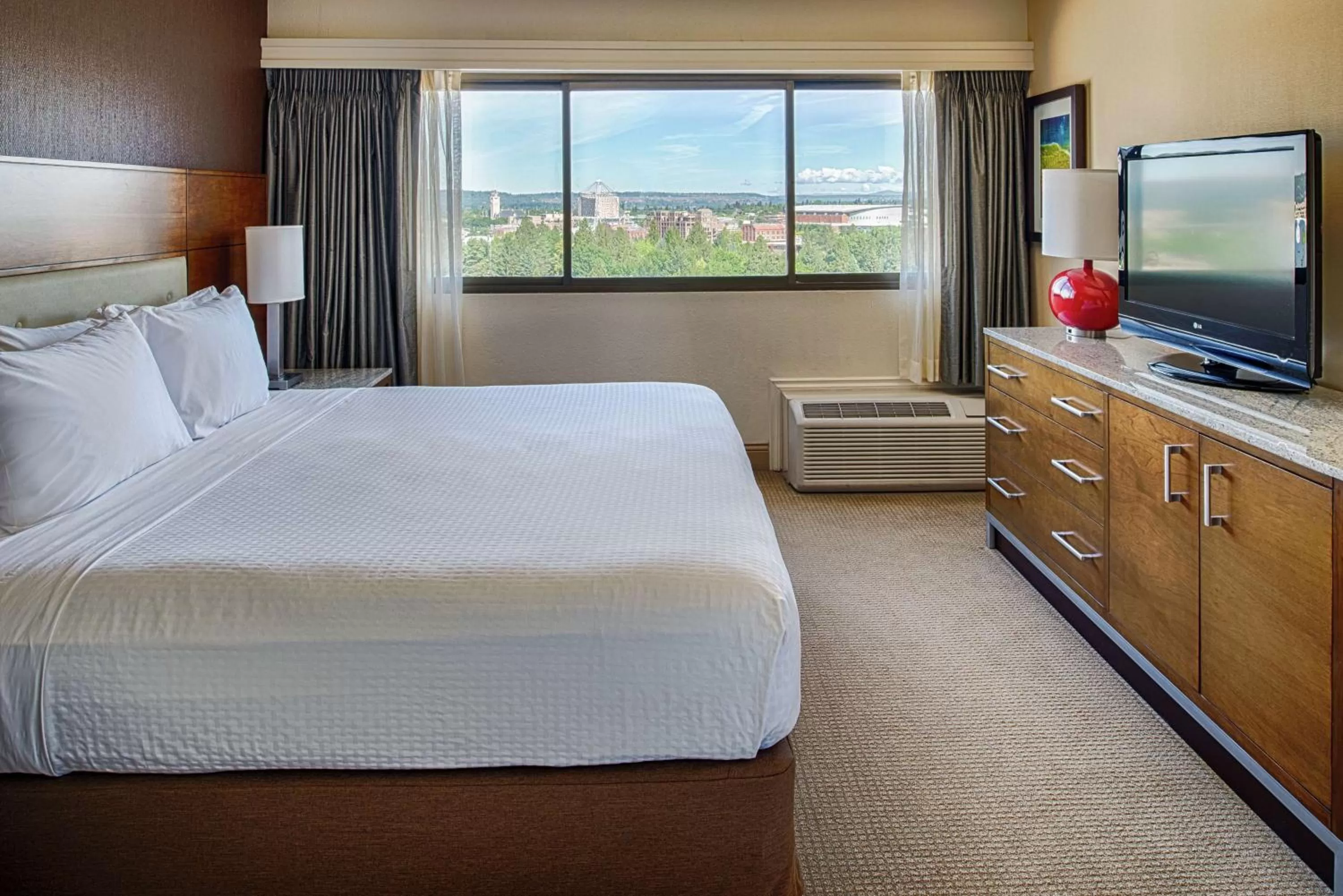 Bed in DoubleTree by Hilton Spokane City Center