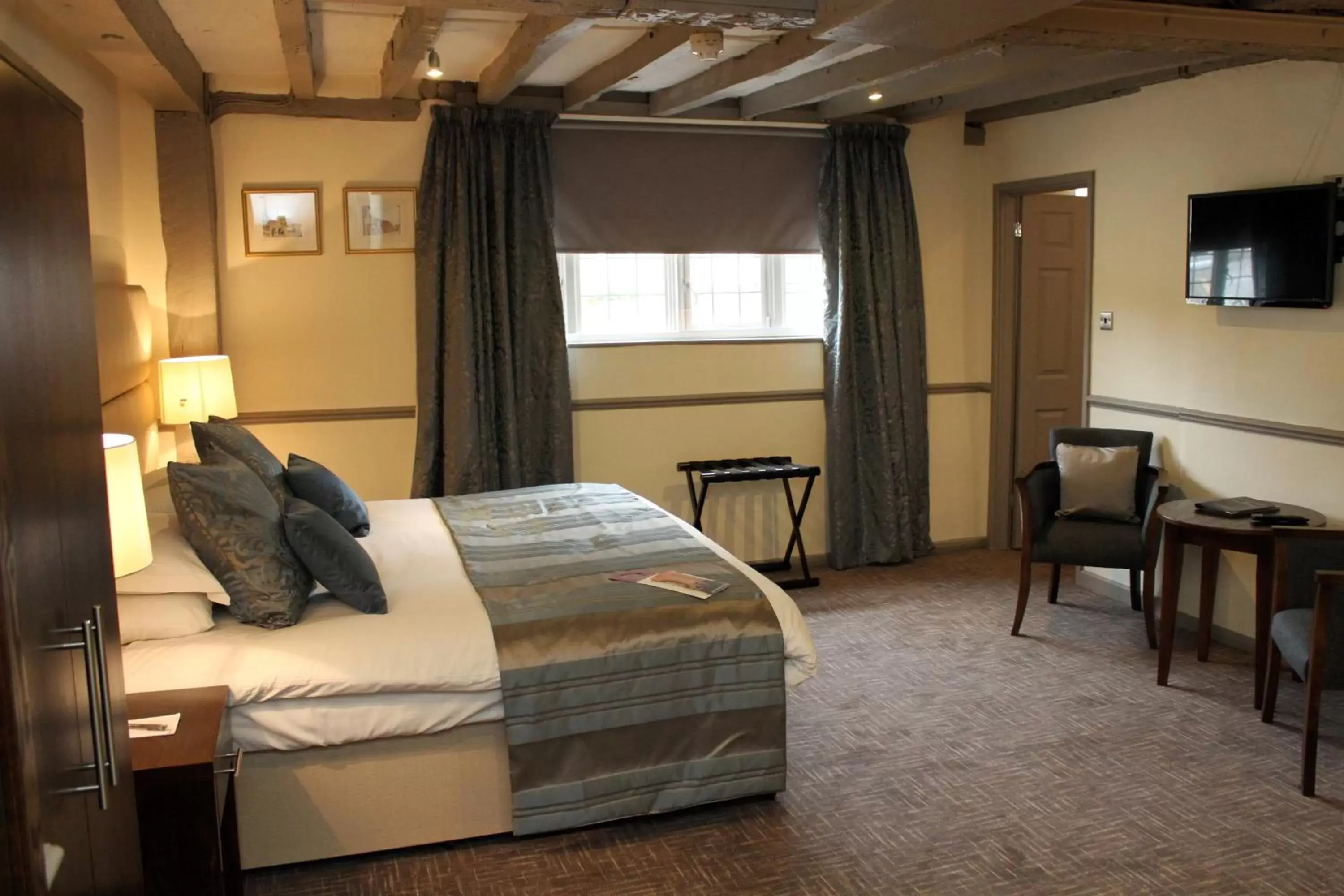 Bedroom, Bed in The Legacy Rose & Crown Hotel Bedroom, Bed in The Legacy Rose & Crown Hotel