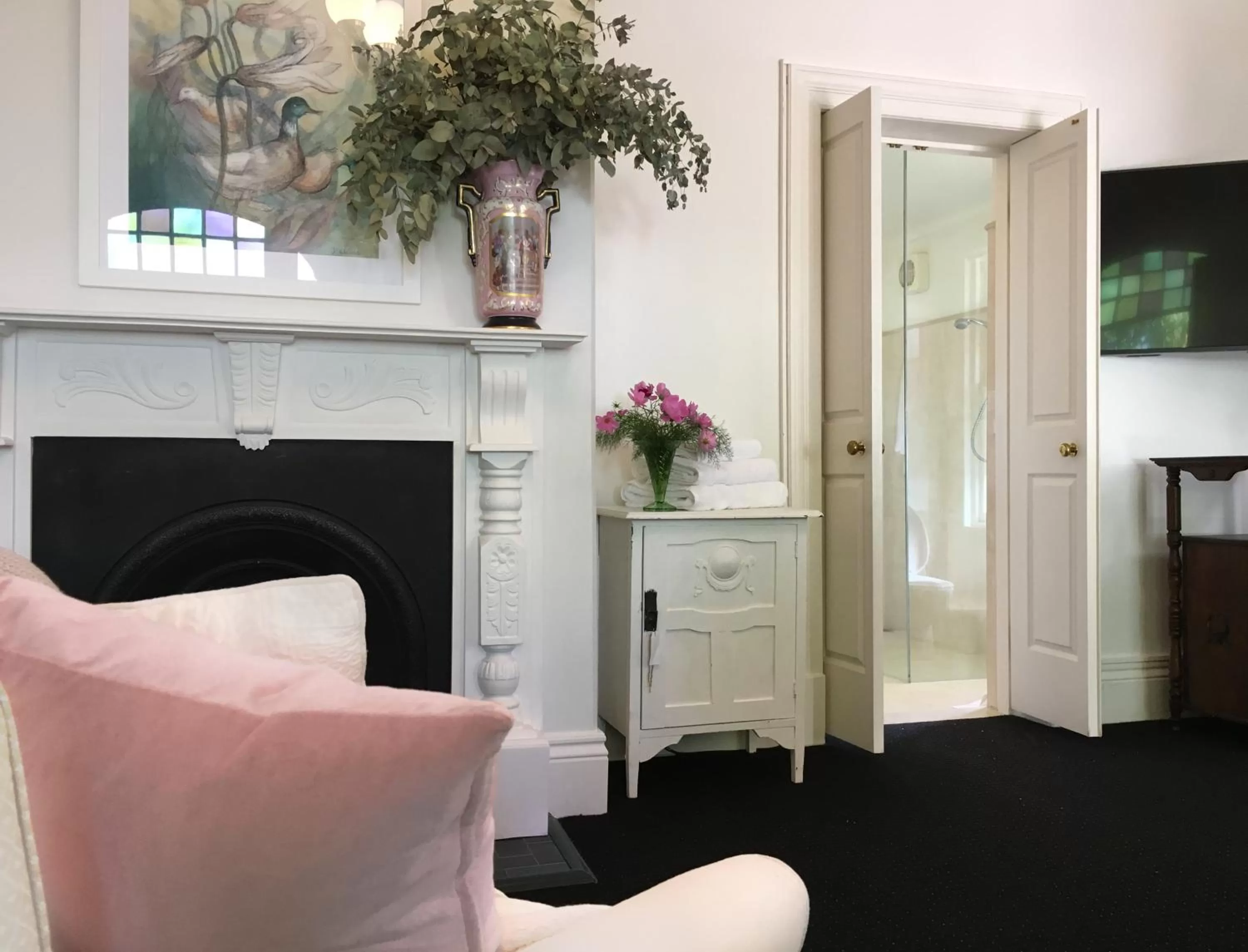 Bed in Howlong Old Post Office Luxury Suite