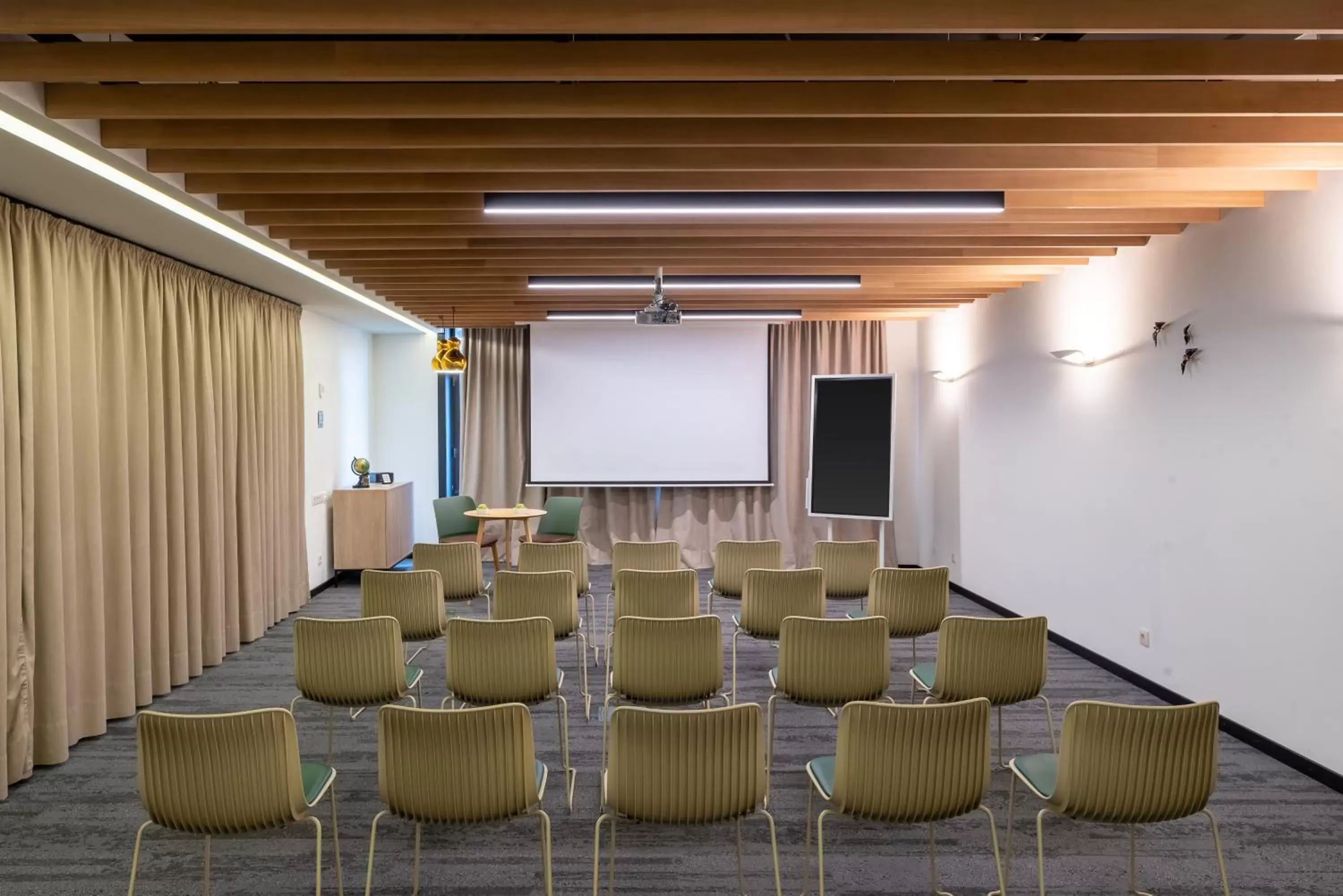 Meeting/conference room in Mercure Porto Centro Santa Catarina