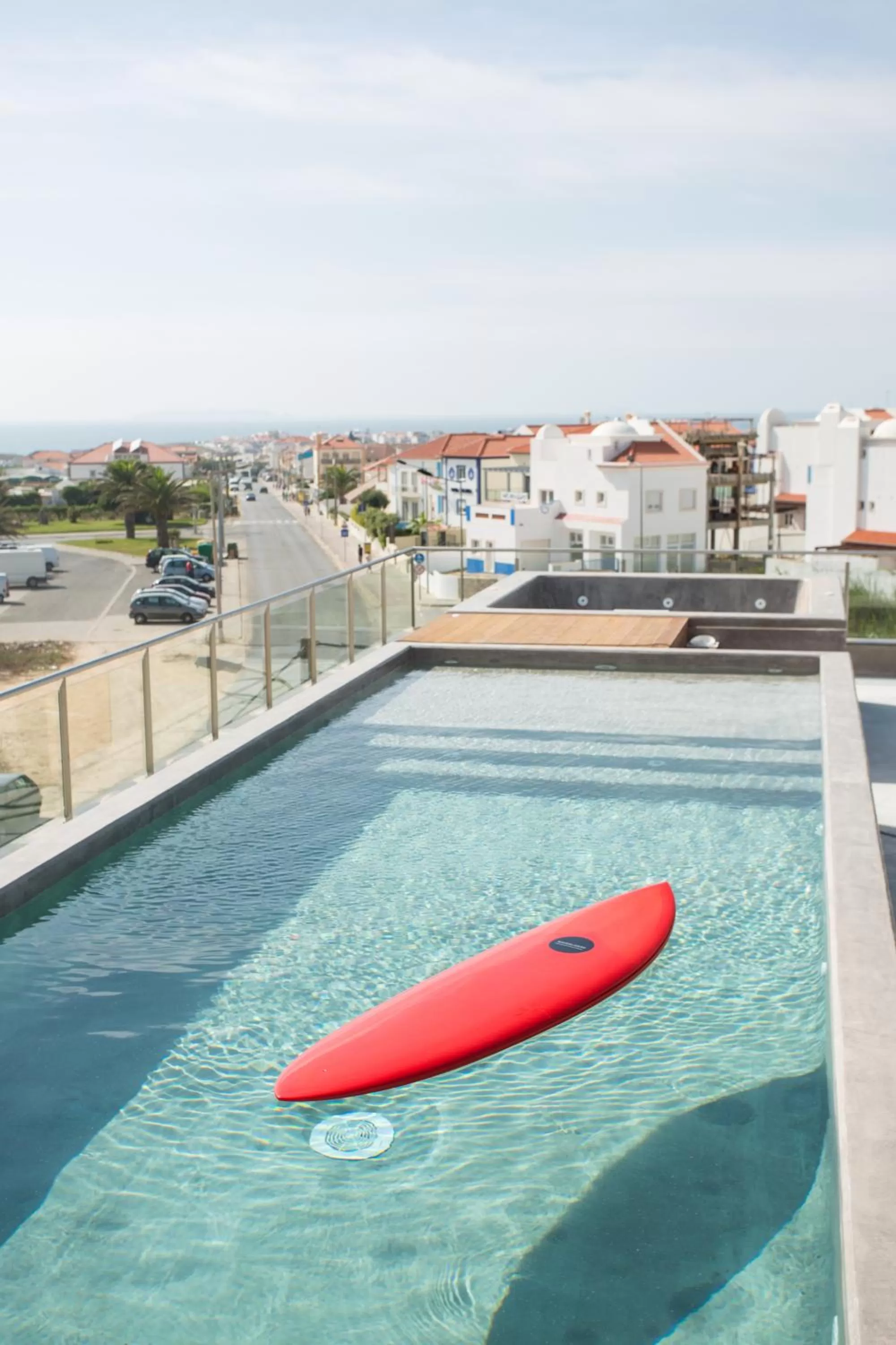 Swimming pool in Surfers Lodge Peniche