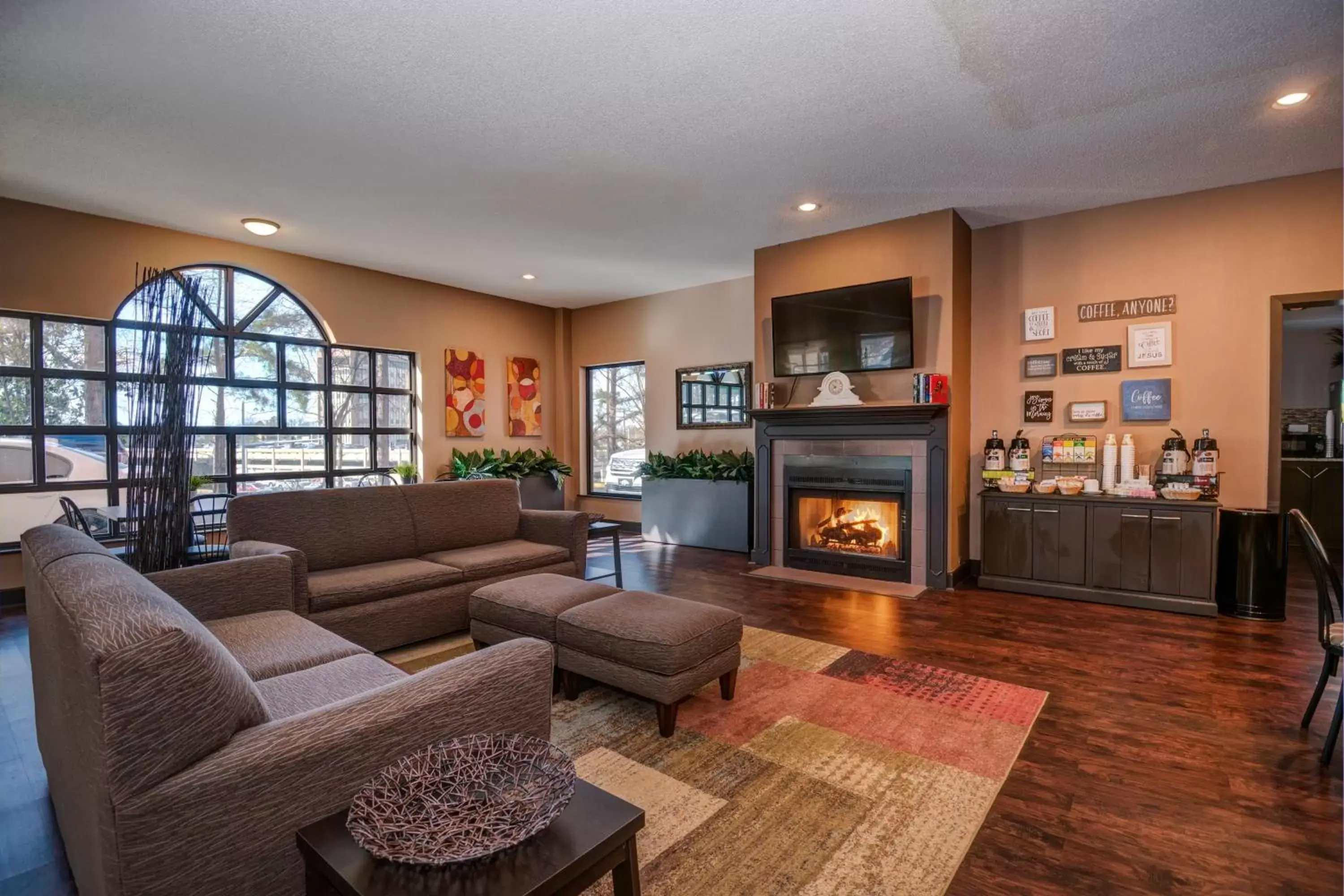 Lobby or reception, Seating Area in Guest Inn & Suites - Midtown Medical Center