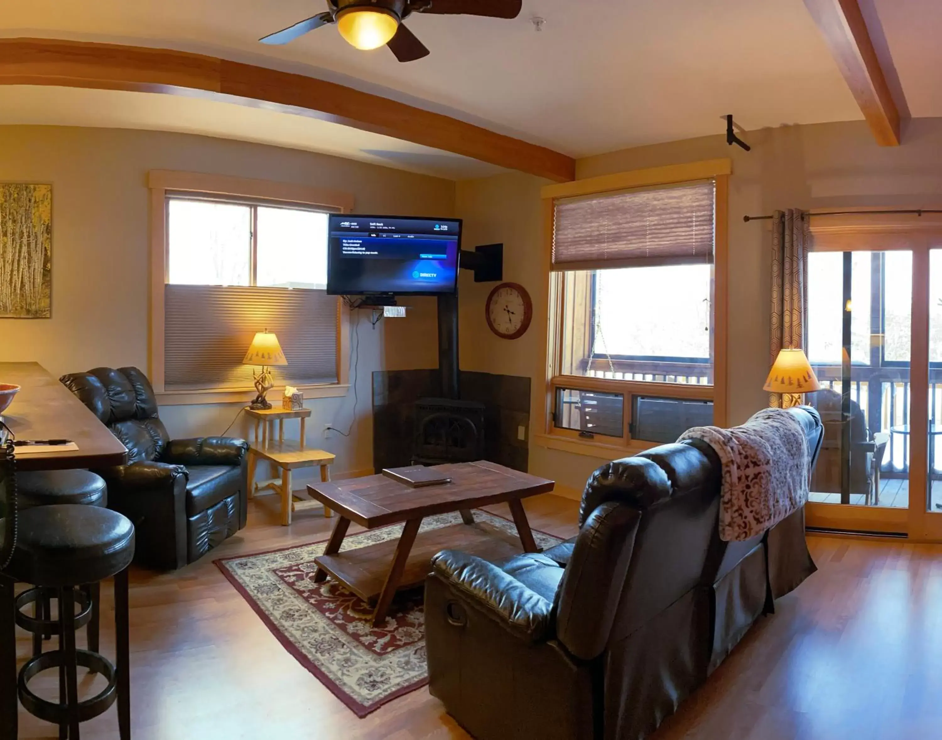 Living room, Seating Area in Twisp River Suites