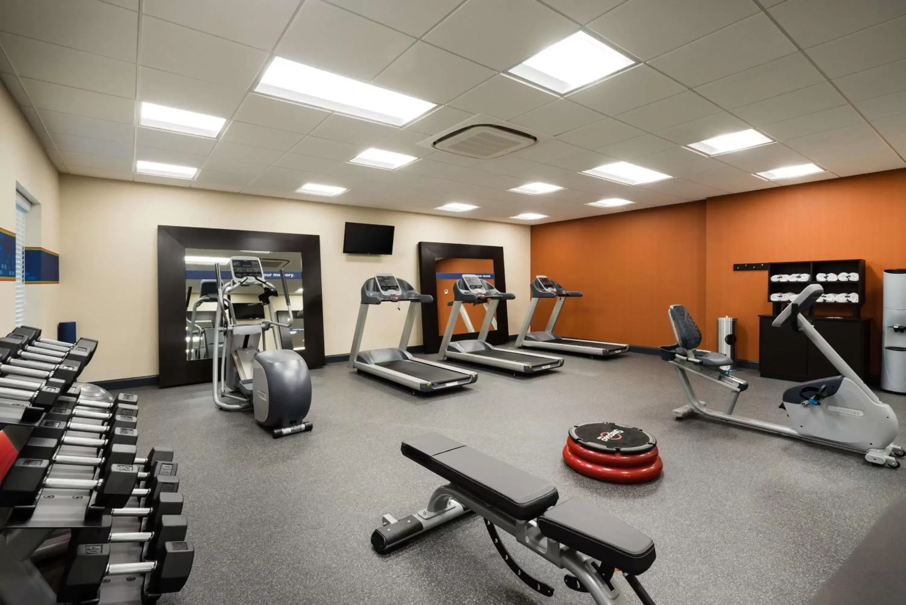 Fitness centre/facilities in Hampton Inn Newport Fitness centre/facilities in Hampton Inn Newport