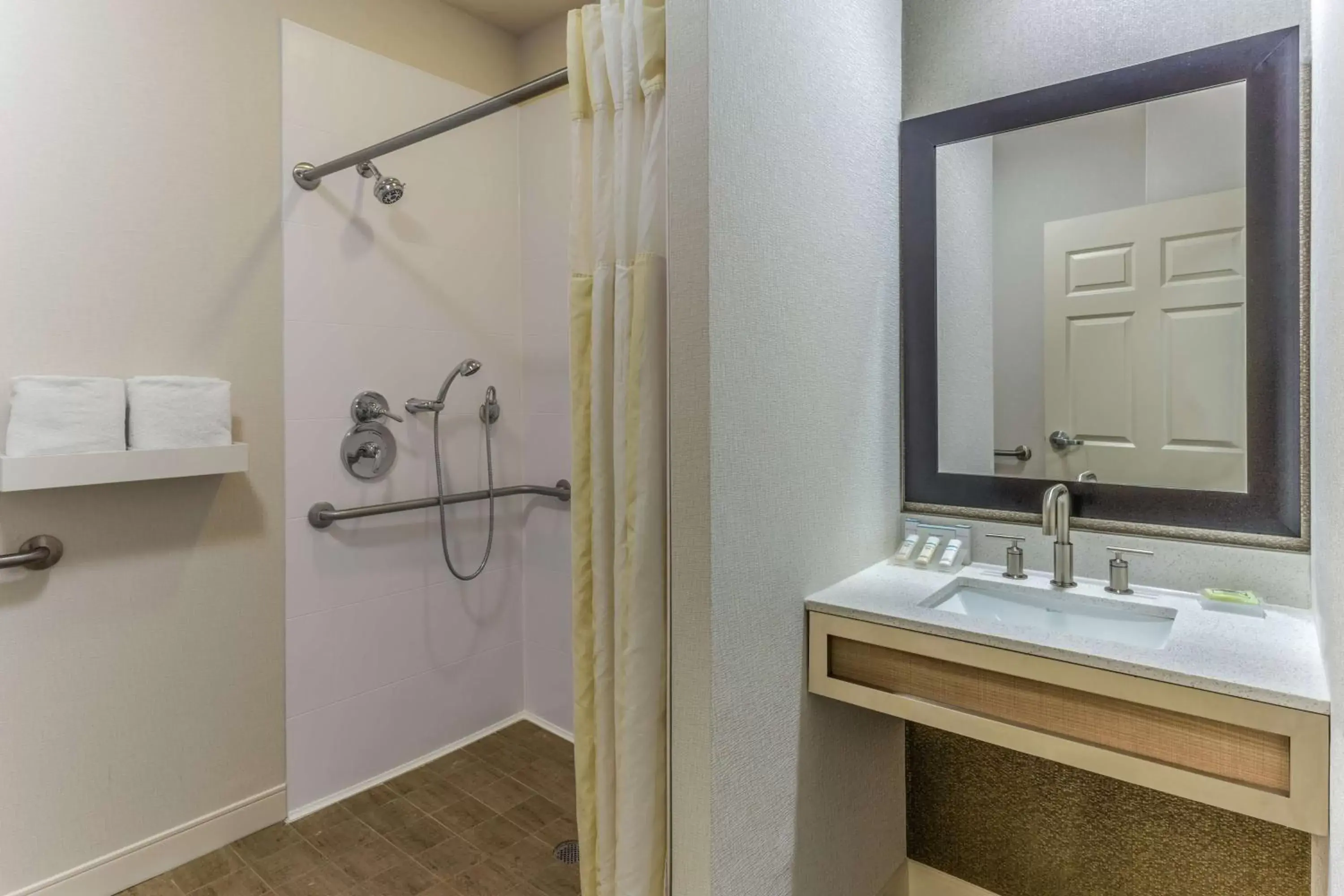 Bathroom in Hilton Garden Inn Saint Charles