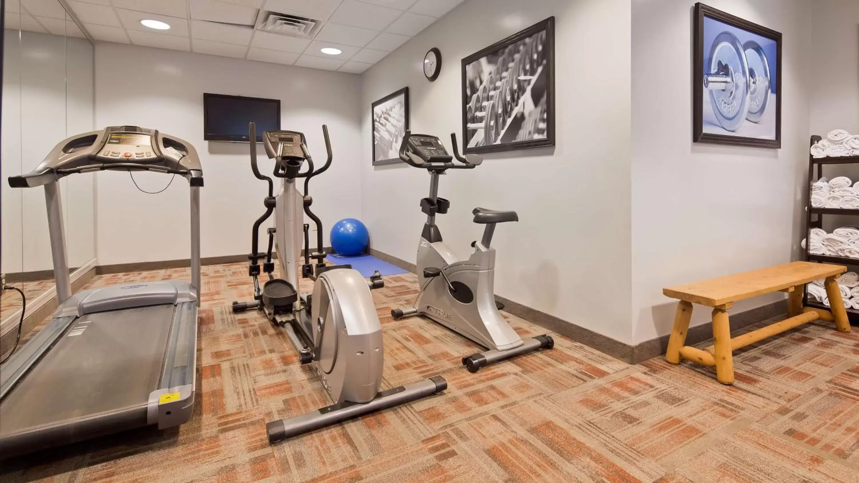 Fitness centre/facilities, Fitness Center/Facilities in Best Western Plus Crossroads Inn & Suites