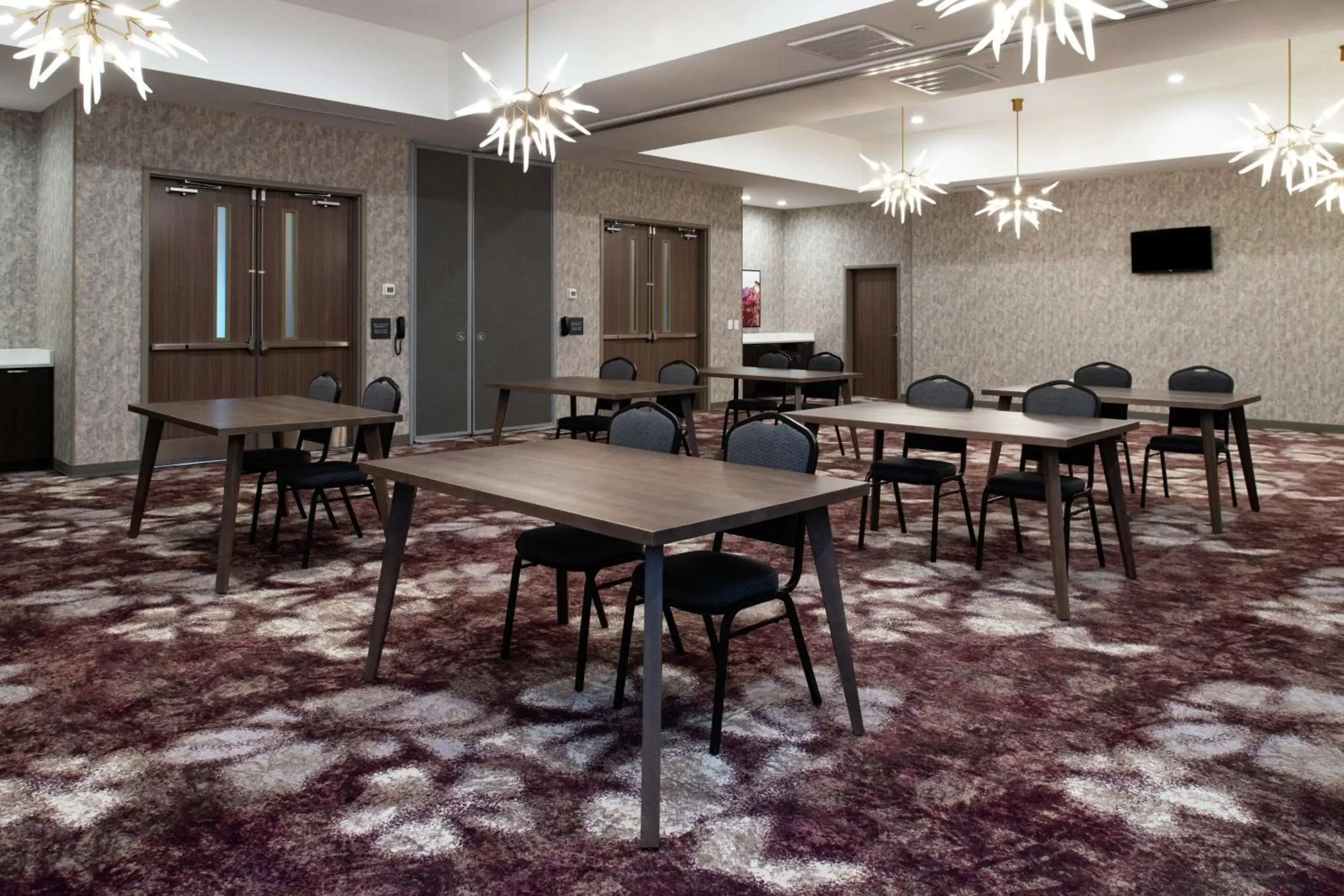 Meeting/conference room, Restaurant/Places to Eat in Hilton Garden Inn Gallatin