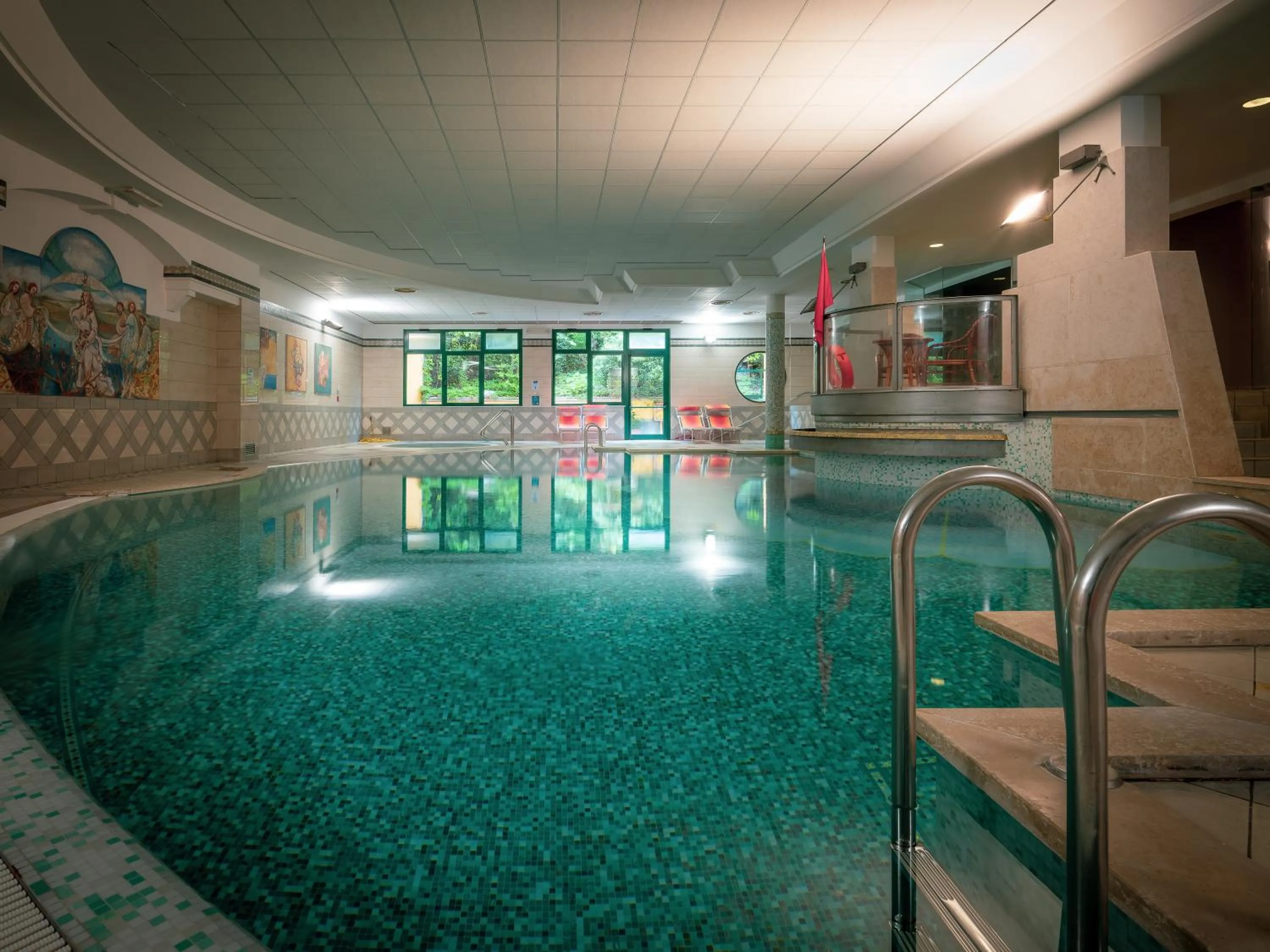 Swimming pool in Parc Hotel Gritti