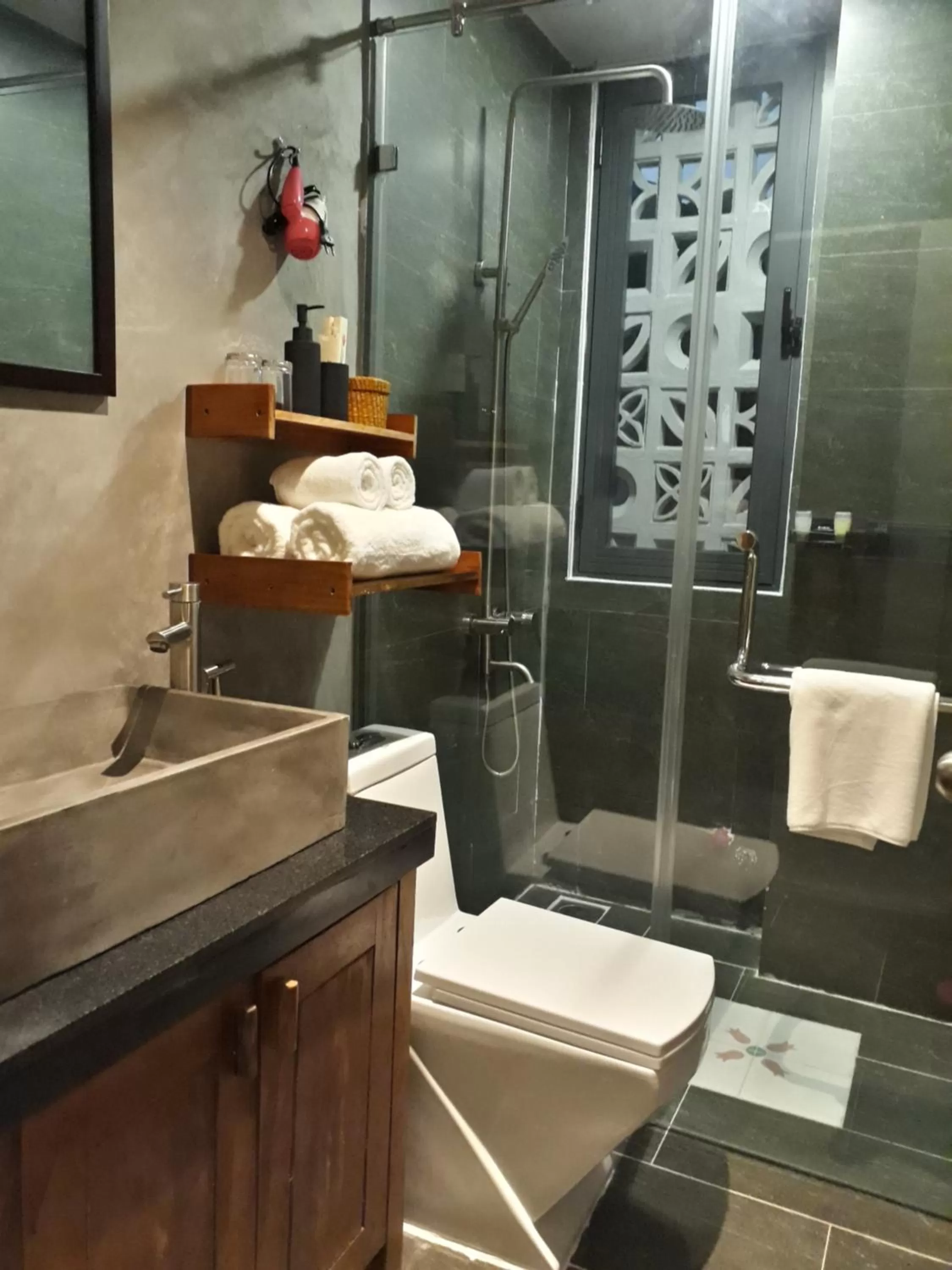 Bathroom in Pink Tulip Hoi An