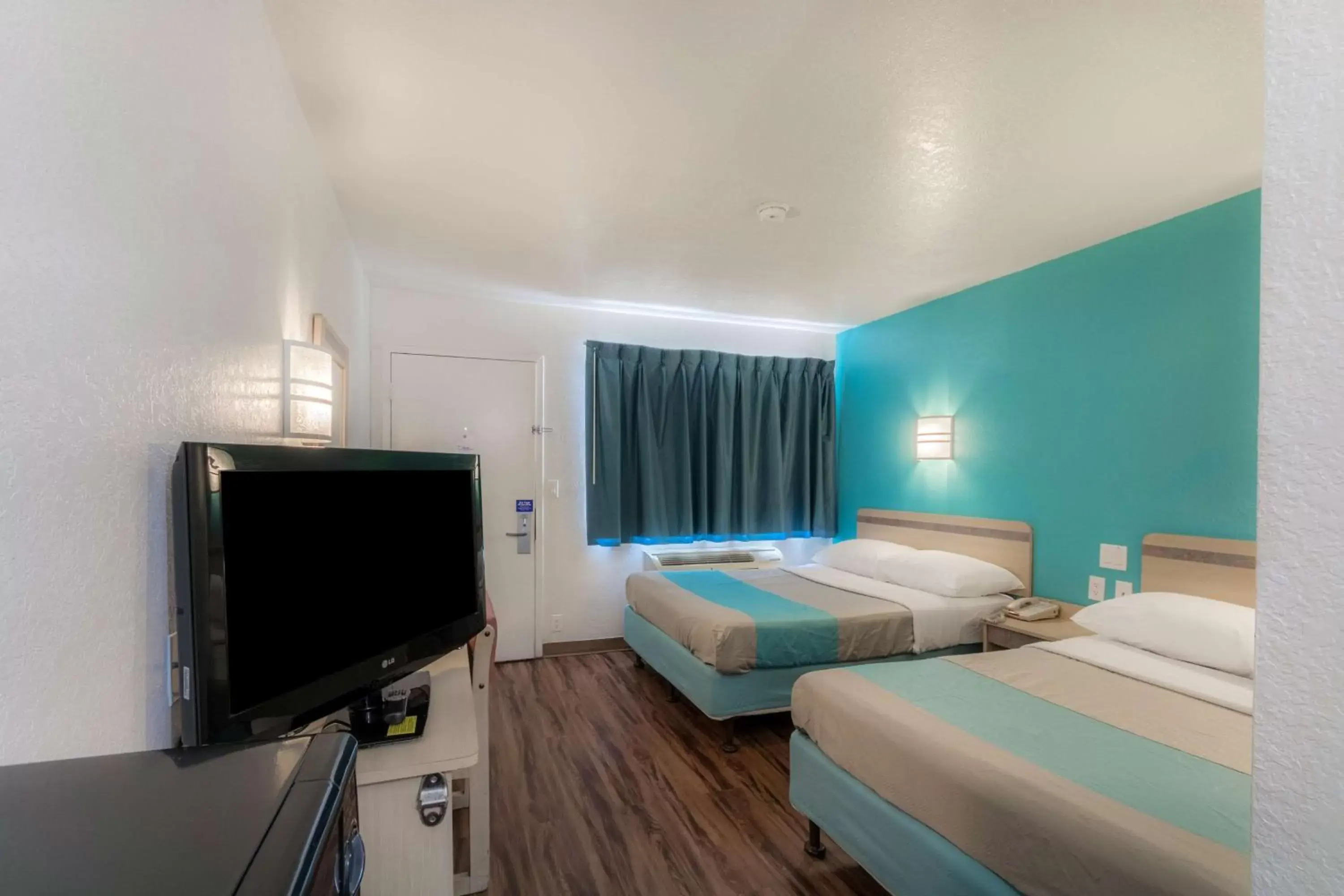 Bedroom, Bed in Motel 6-Del Rio, TX