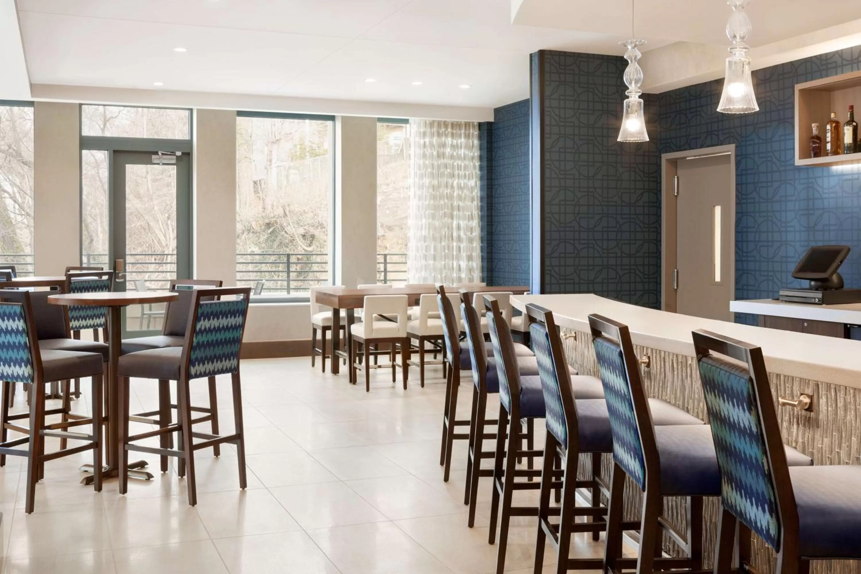 Lounge or bar in Homewood Suites By Hilton Arlington Rosslyn Key Bridge