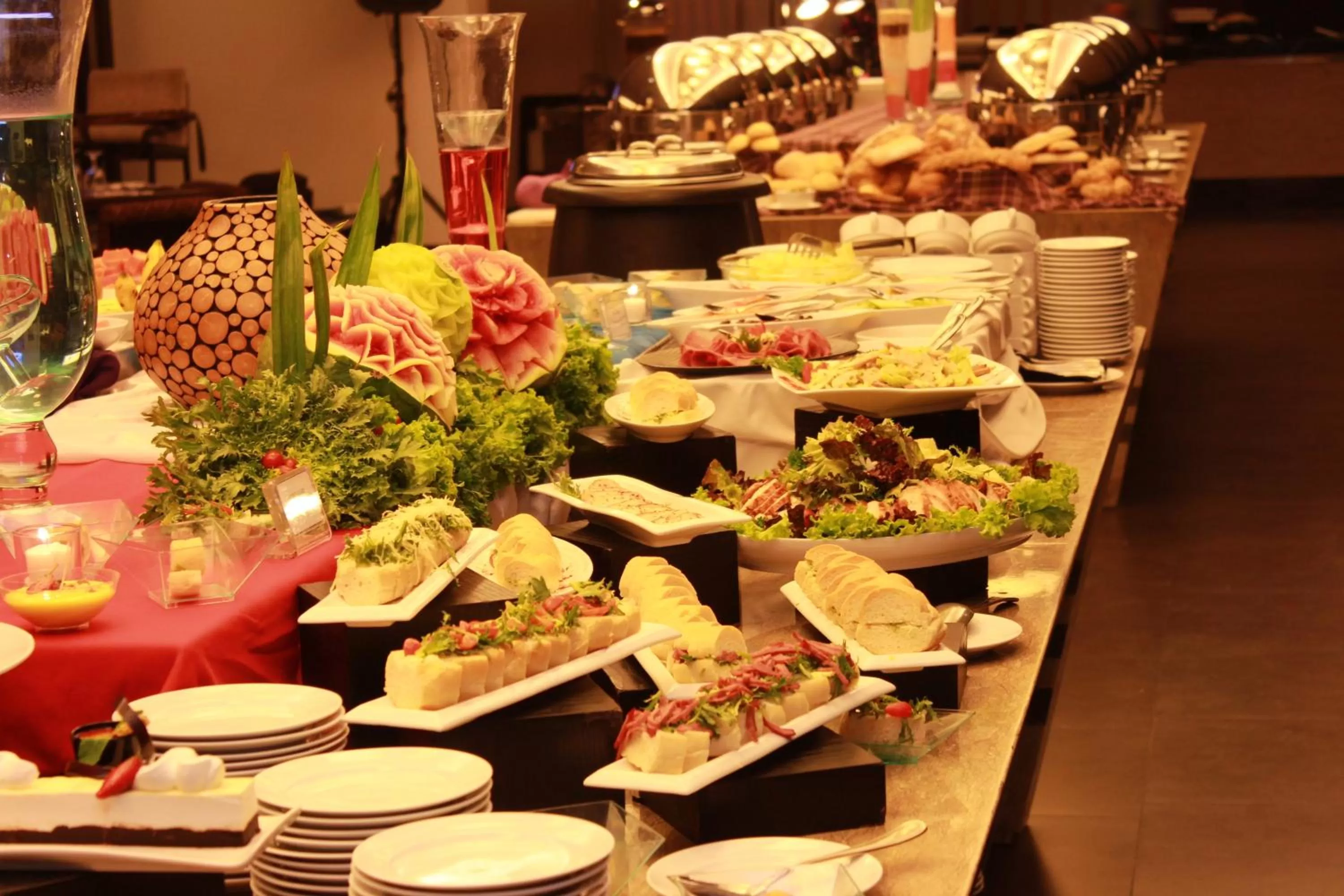 Restaurant/places to eat in Holiday Inn Bandung Pasteur by IHG