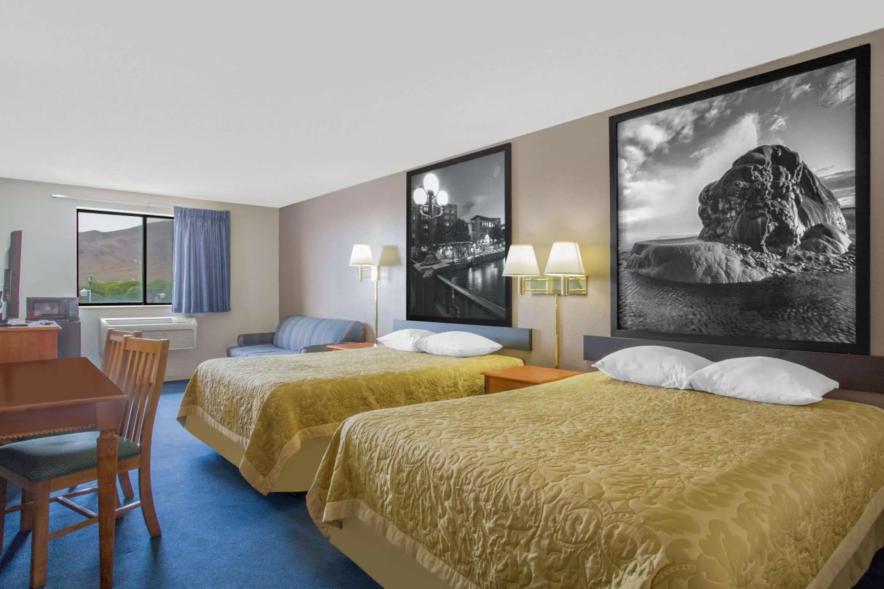 Photo of the whole room, Bed in Super 8 by Wyndham Winnemucca NV Photo of the whole room, Bed in Super 8 by Wyndham Winnemucca NV