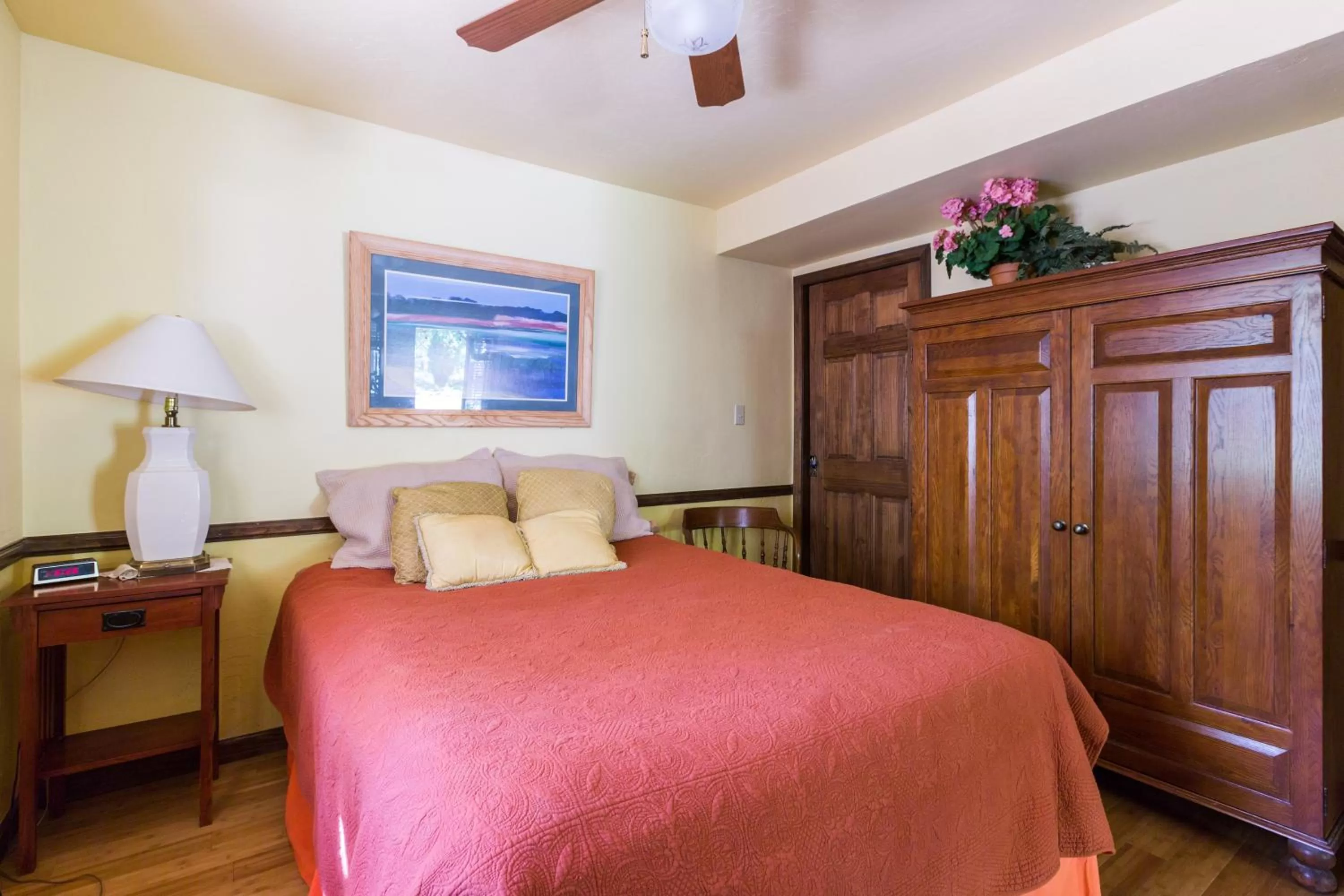 Bedroom, Bed in Crown King Cabins Bradshaw