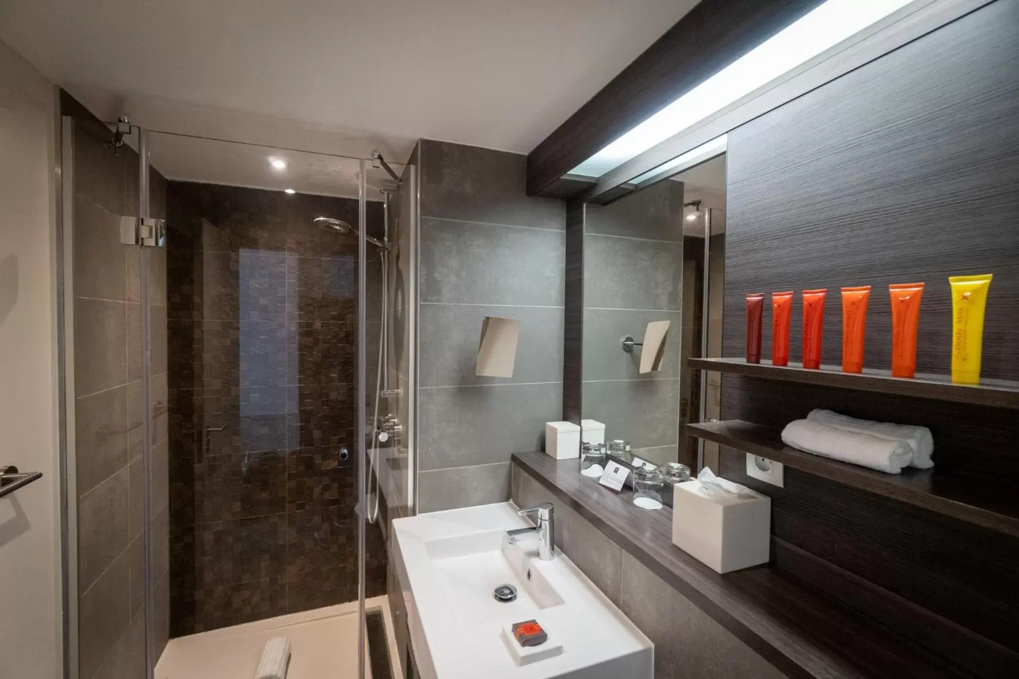 Shower, Bathroom in Hotel Villa Saxe Eiffel