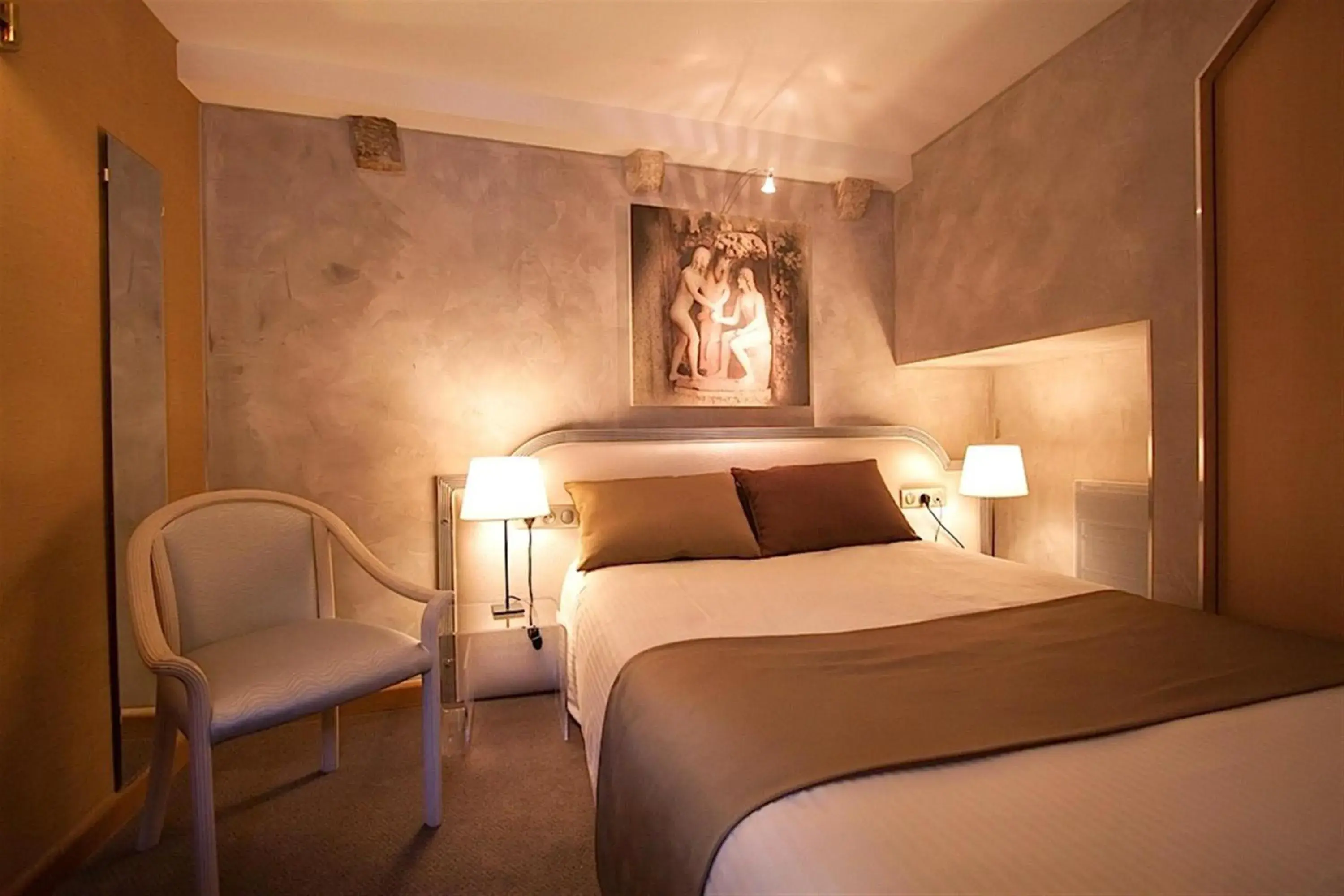 Photo of the whole room, Bed in Hotel Cathédrale