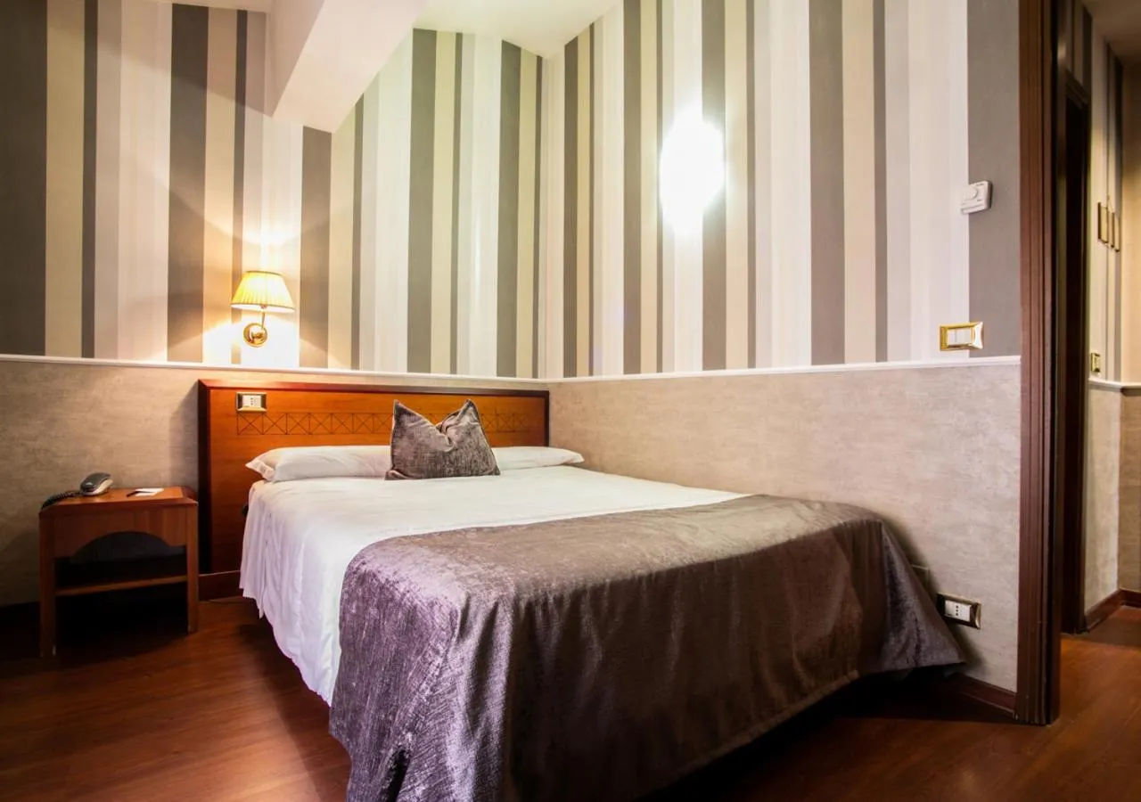 Bed in Hotel Astoria