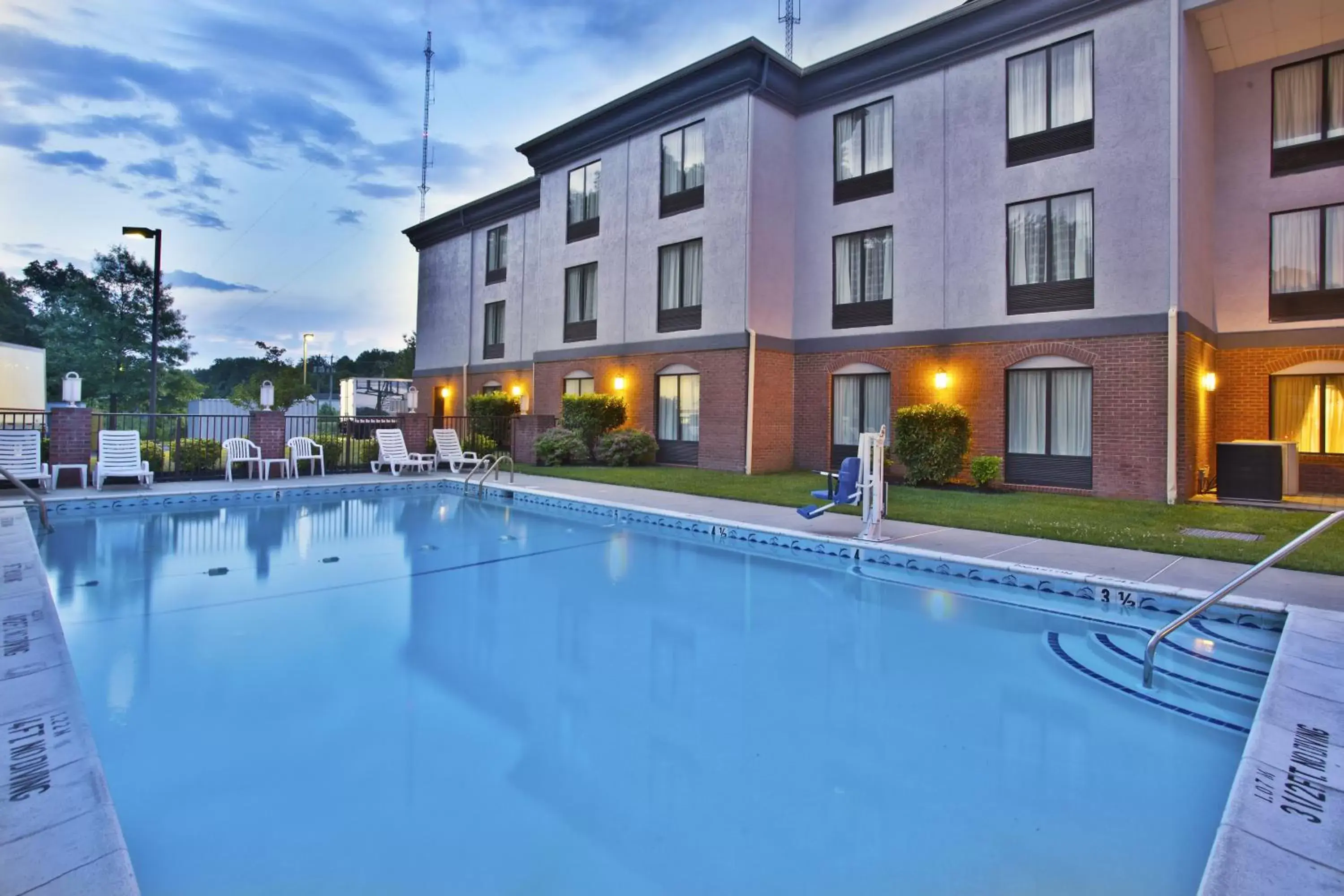 Swimming pool, Property Building in Holiday Inn Express Hotel and Suites Harrington - Dover Area, an IHG Hotel
