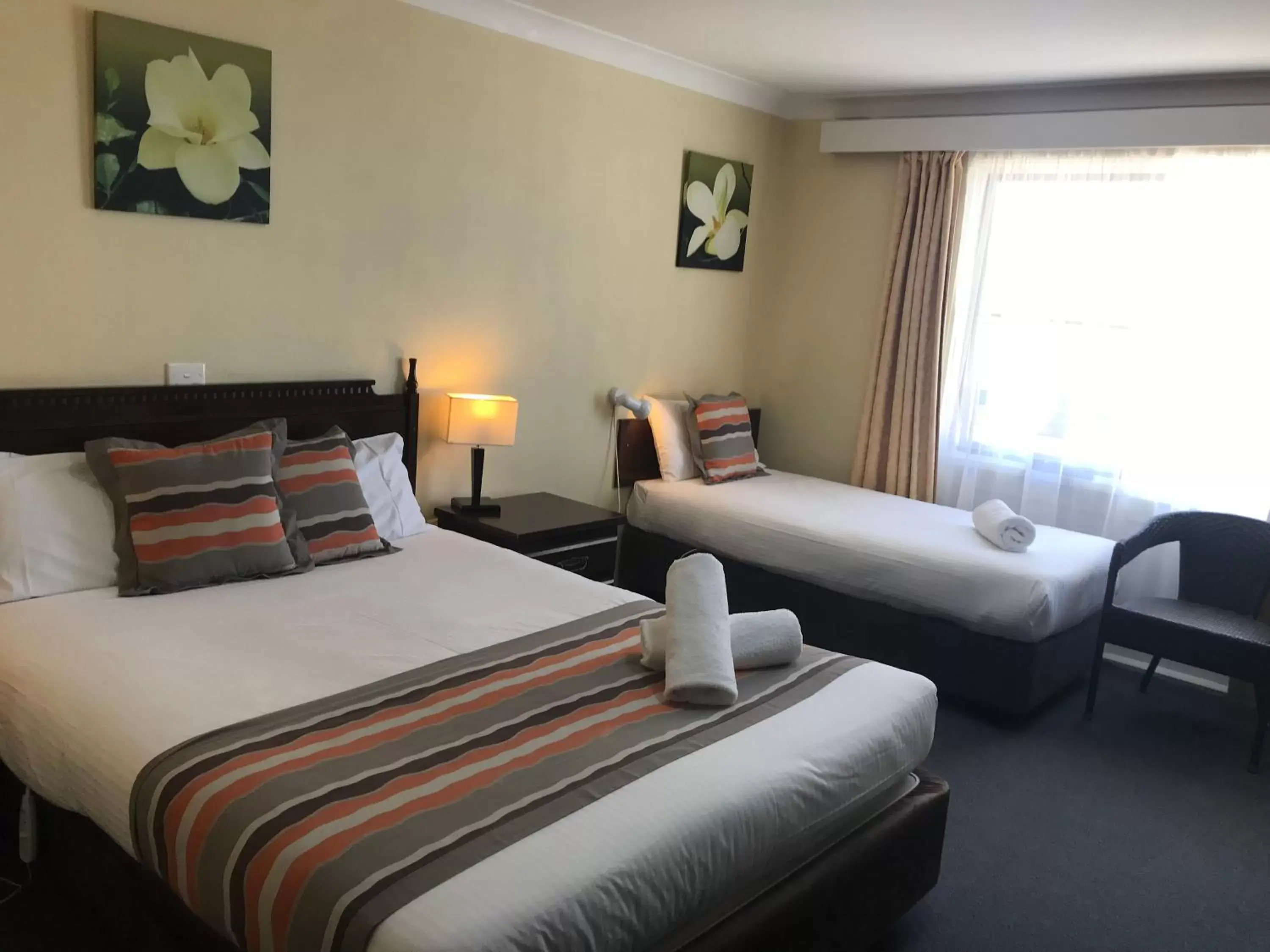 Bedroom, Bed in Hideaway Motor Inn