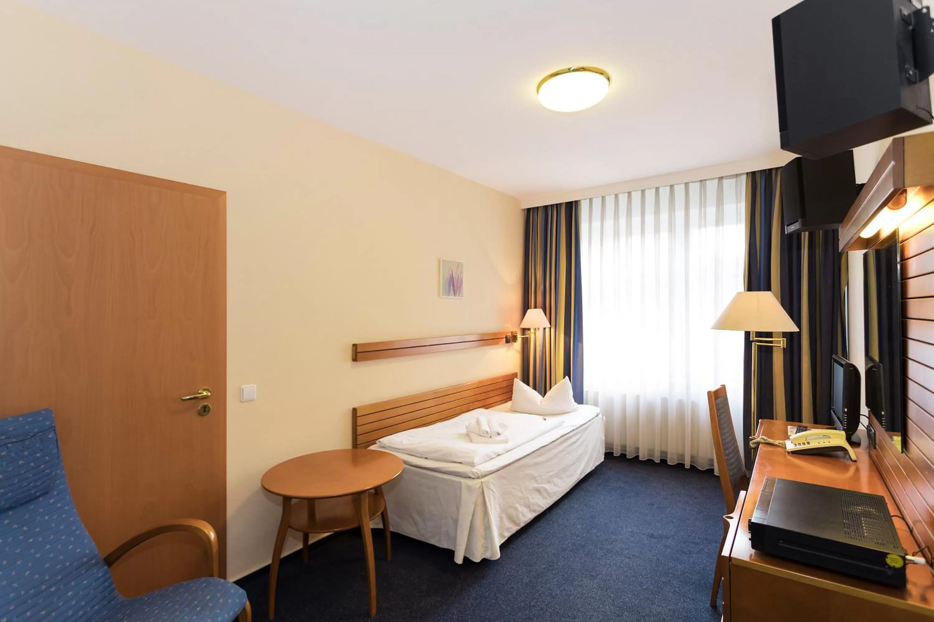 Bedroom, Bed in Hotel am See