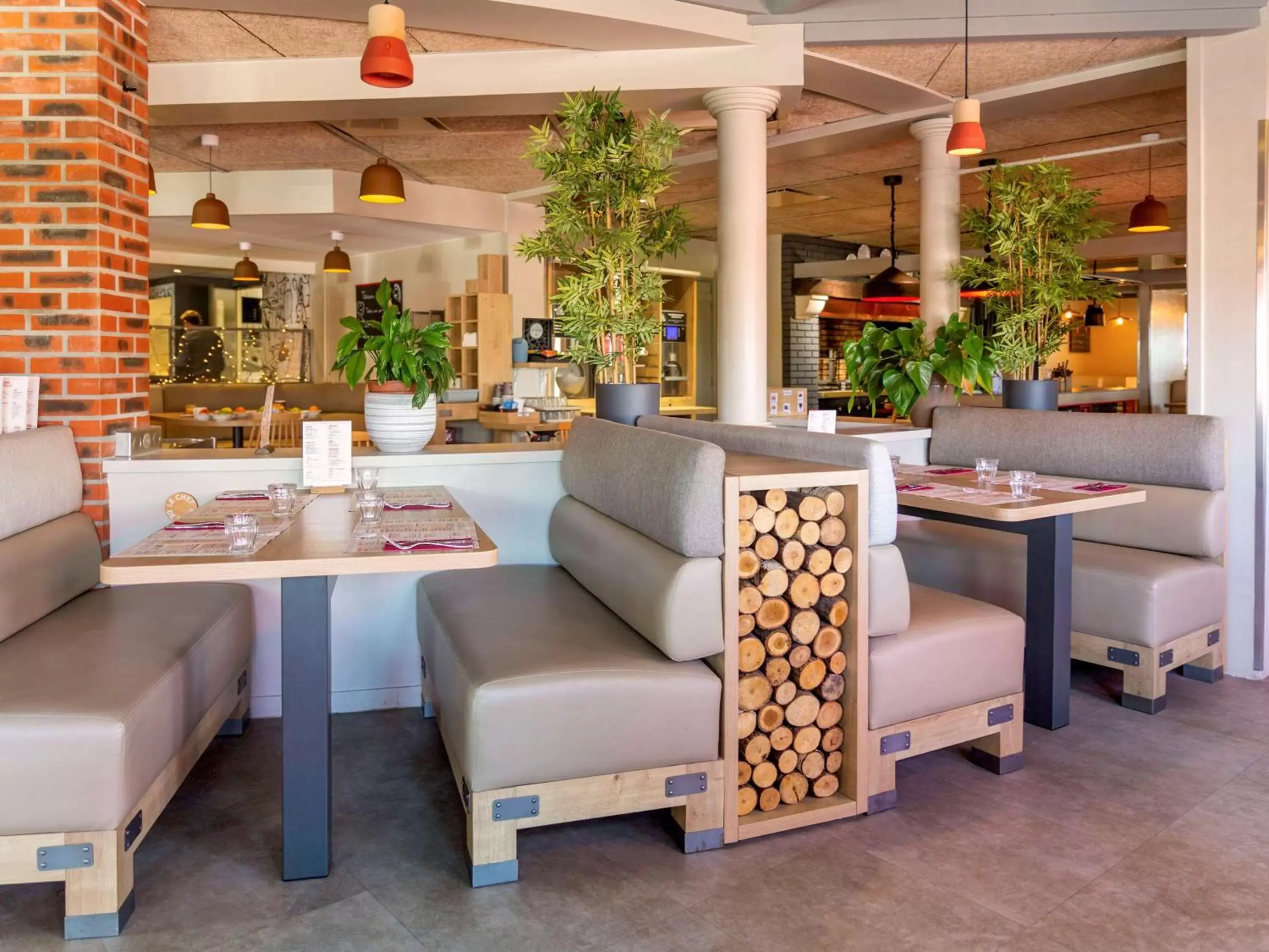 Restaurant/places to eat in ibis Poitiers Sud