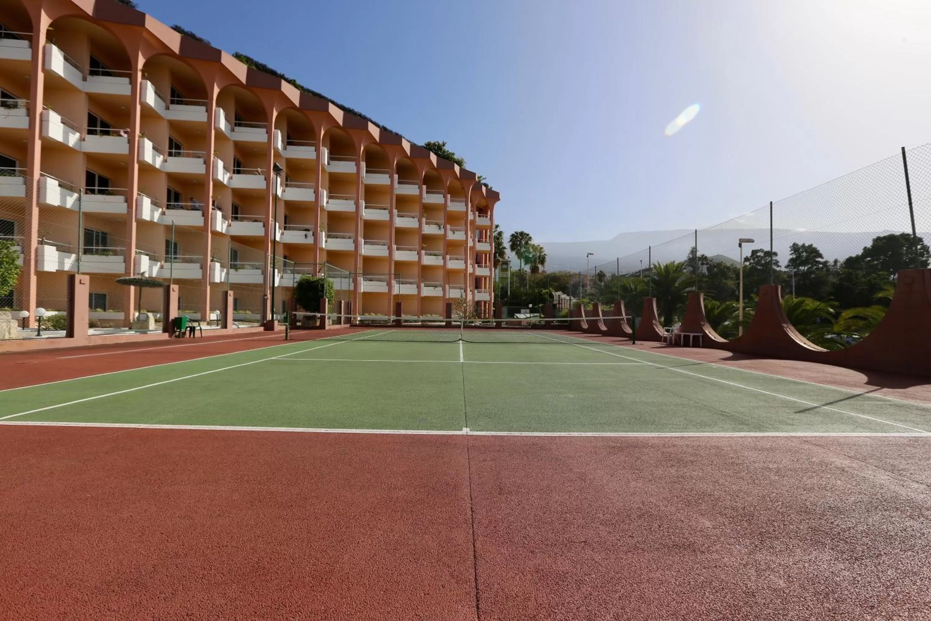 Tennis court in Hotel Puerto Palace