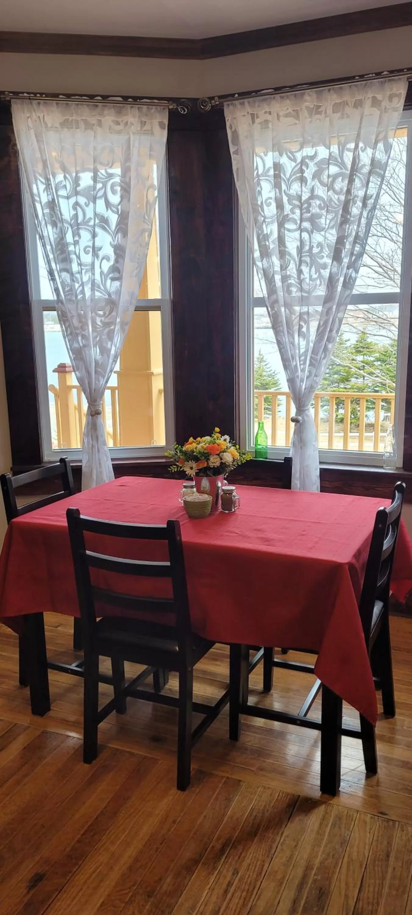 Restaurant/Places to Eat in The Harbourside Inn & Cafe