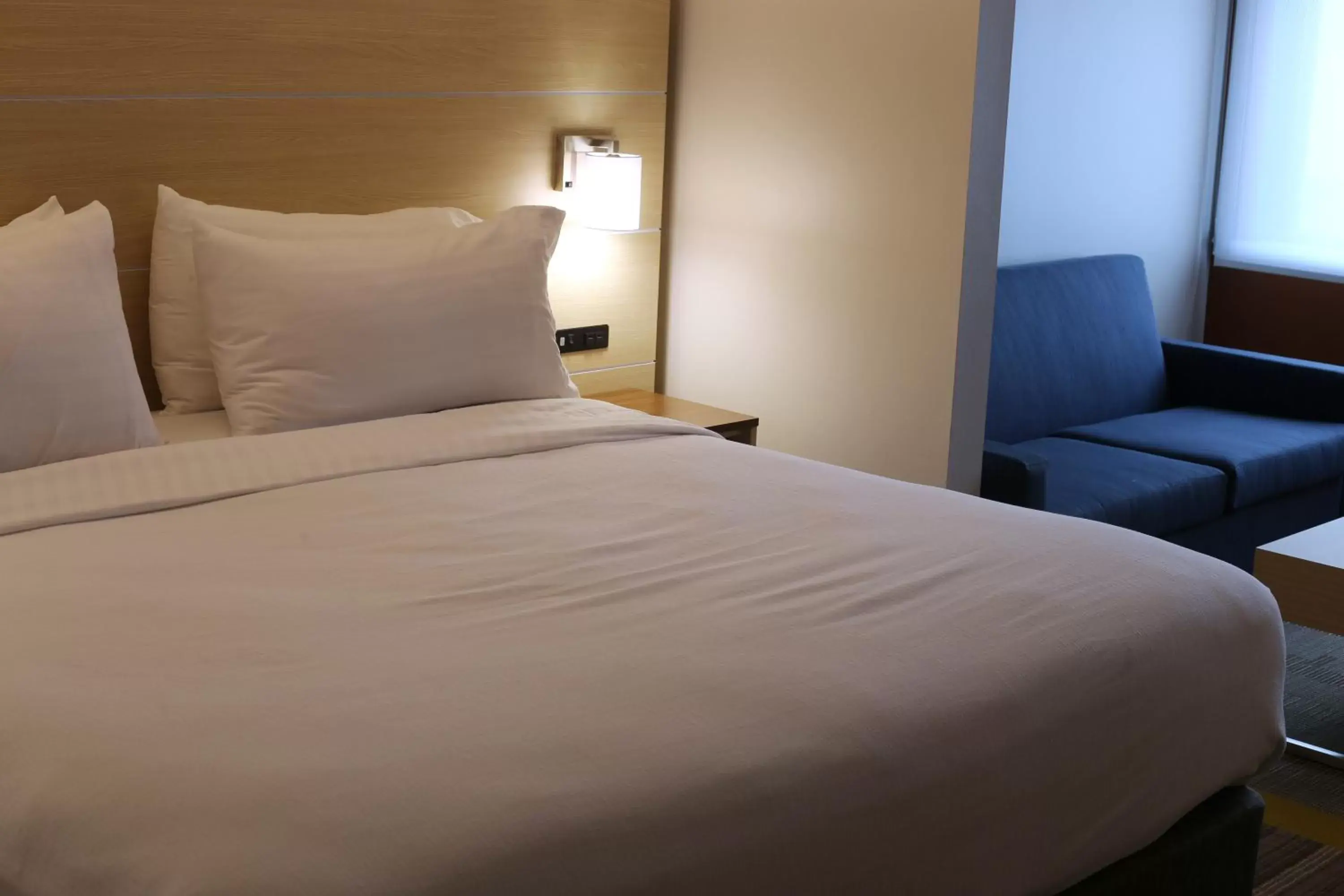 Bedroom, Bed in Holiday Inn Express - Biloxi - Beach Blvd, an IHG Hotel