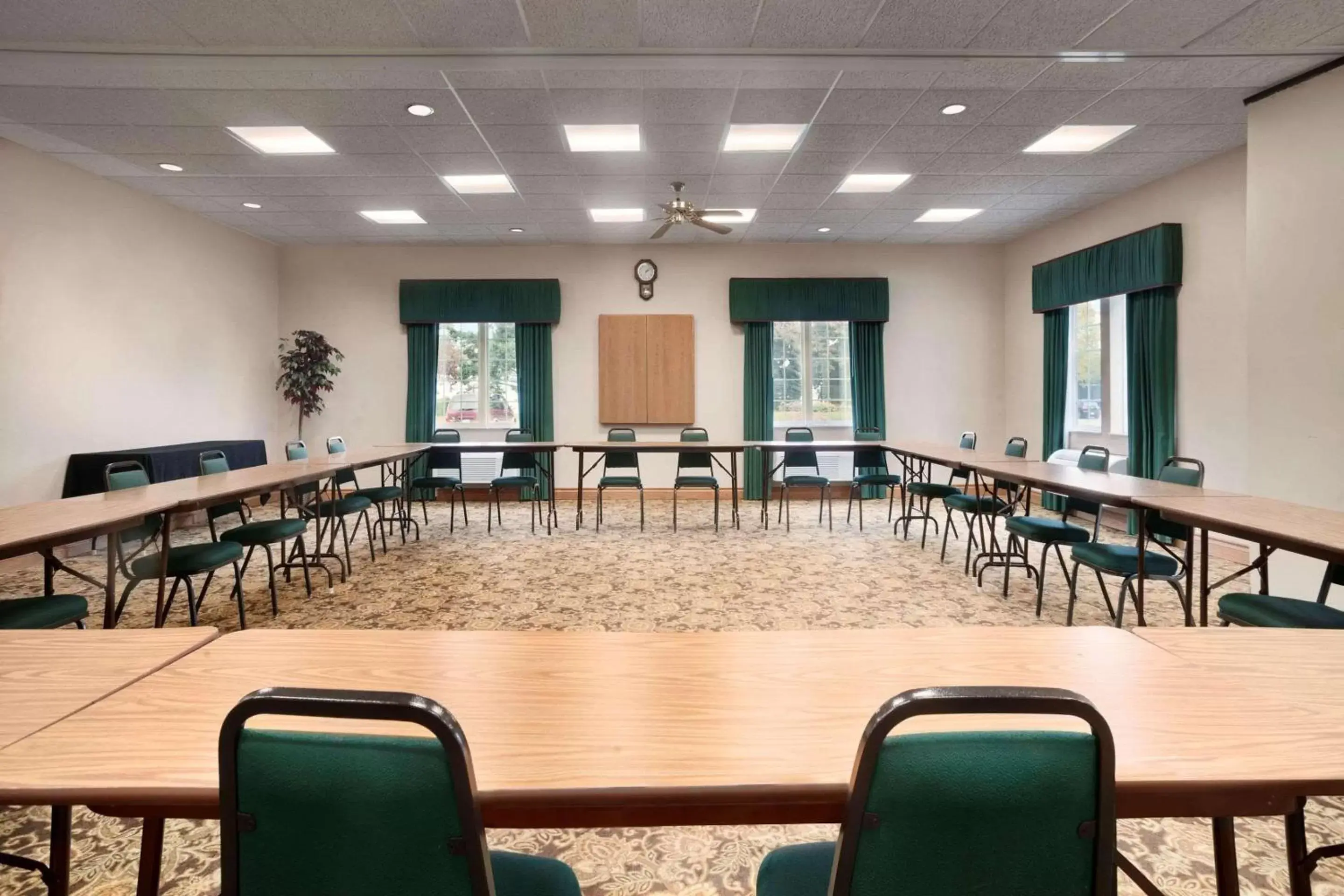 Meeting/conference room in Country Inn & Suites by Radisson, Kalamazoo, MI
