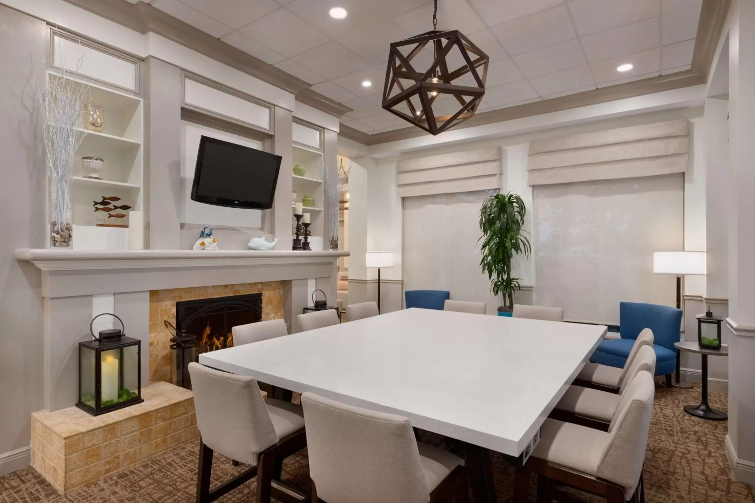 Lobby or reception, Dining Area in Hilton Garden Inn Fort Myers Airport/FGCU