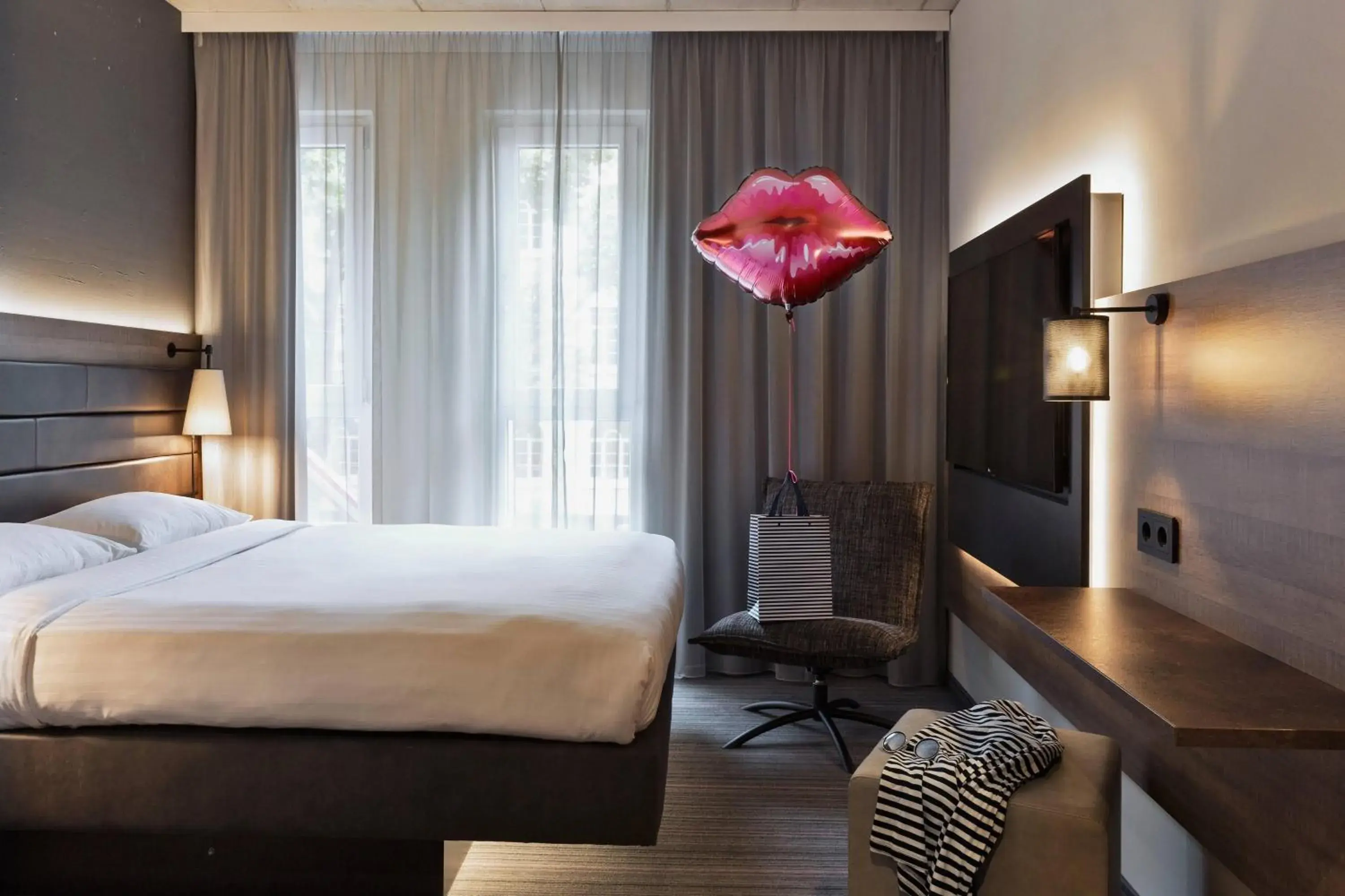 Photo of the whole room, Bed in MOXY Frankfurt East