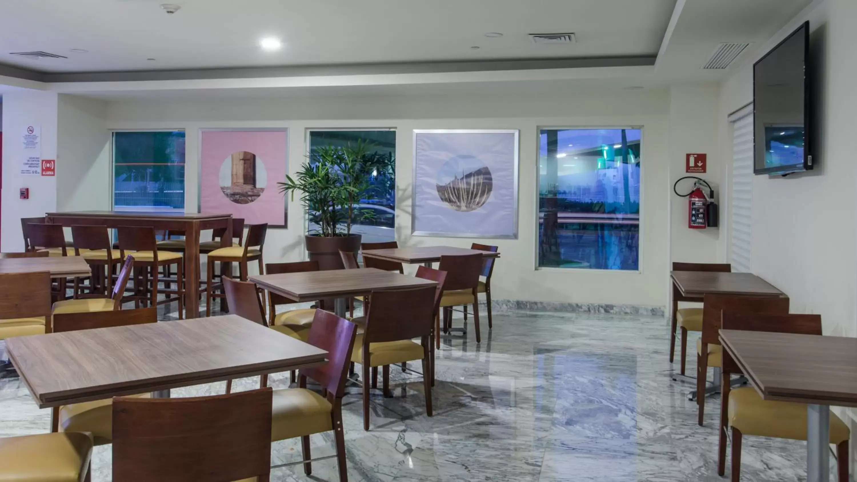 Restaurant/Places to Eat in Holiday Inn Express Culiacan, an IHG Hotel
