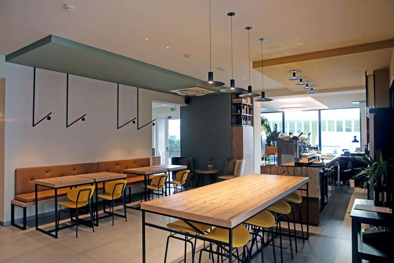 Restaurant/places to eat in Meg Lifestyle Hotel & Apartaments